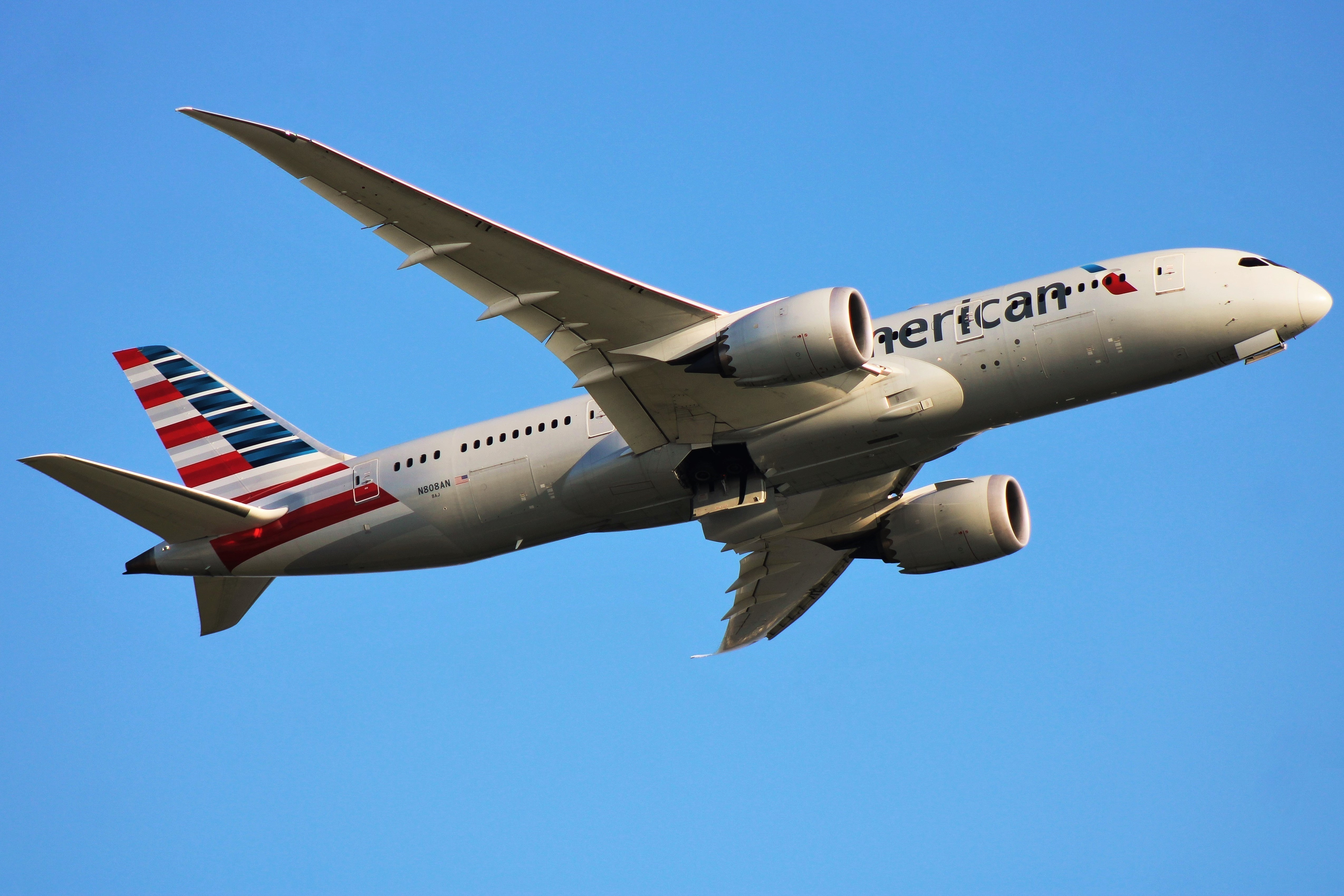 Full size: American Airlines Boeing 787-8 N808AN at Philadelphia International Airport