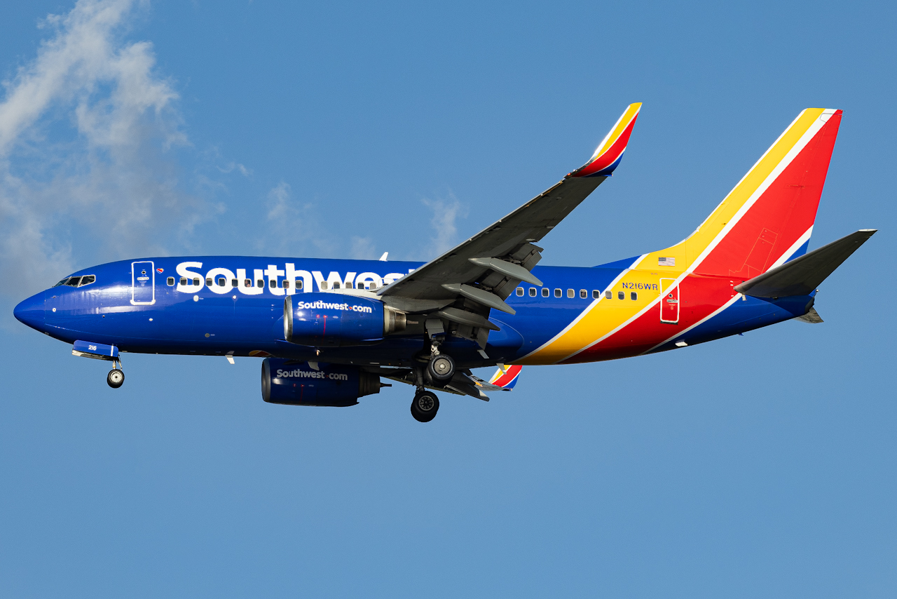 Full size: Southwest Airlines Boeing 737-700 N216WR at Tampa International Airport