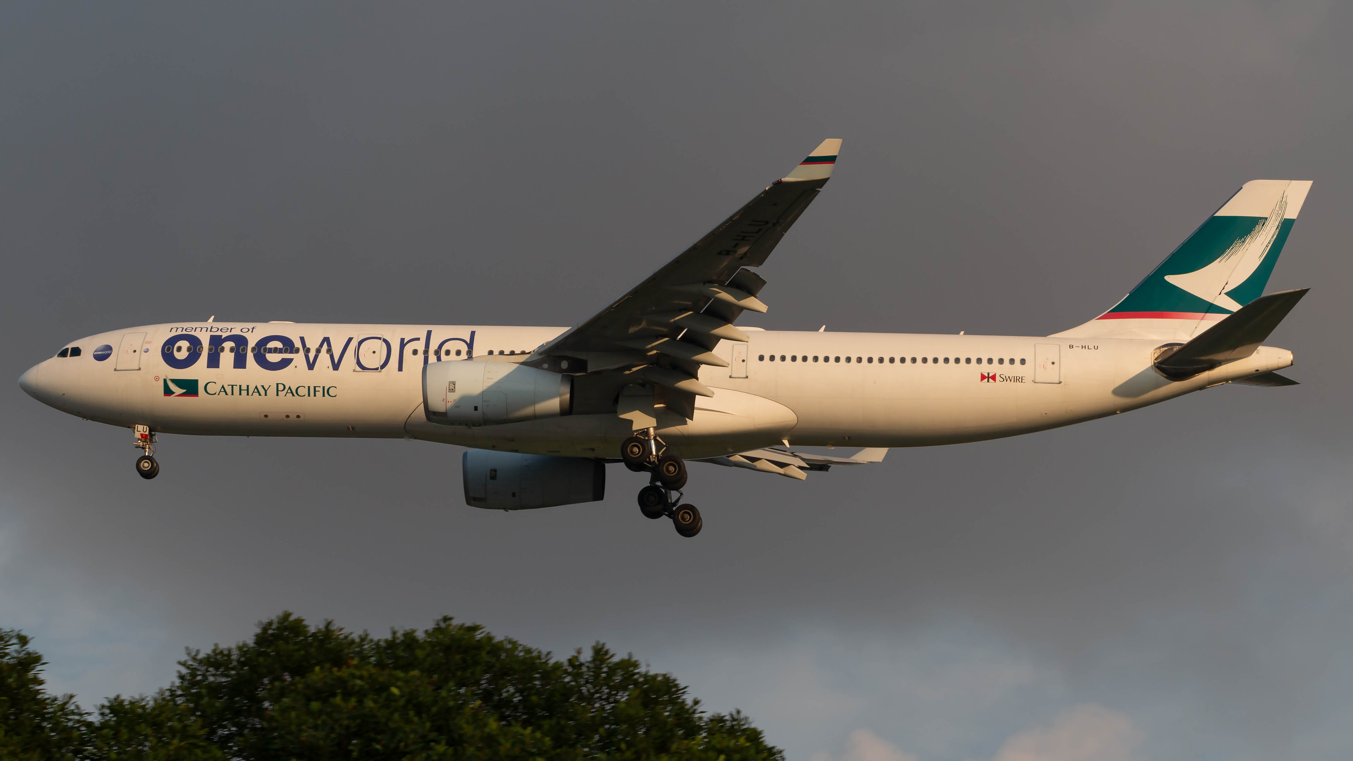 Full size: Cathay Pacific Airbus A330-300 B-HLU at Singapore-Changi Airport
