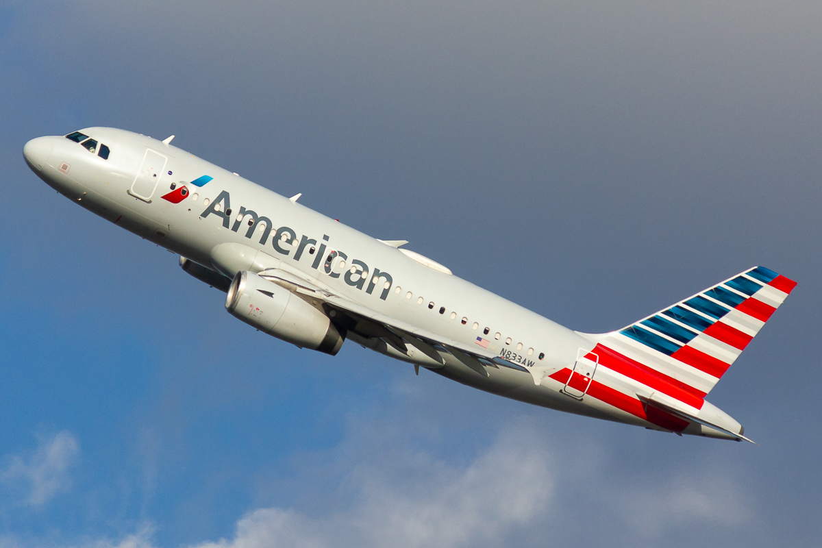 Full size: American Airlines Airbus A319 N833AW at Ronald Reagan National Airport