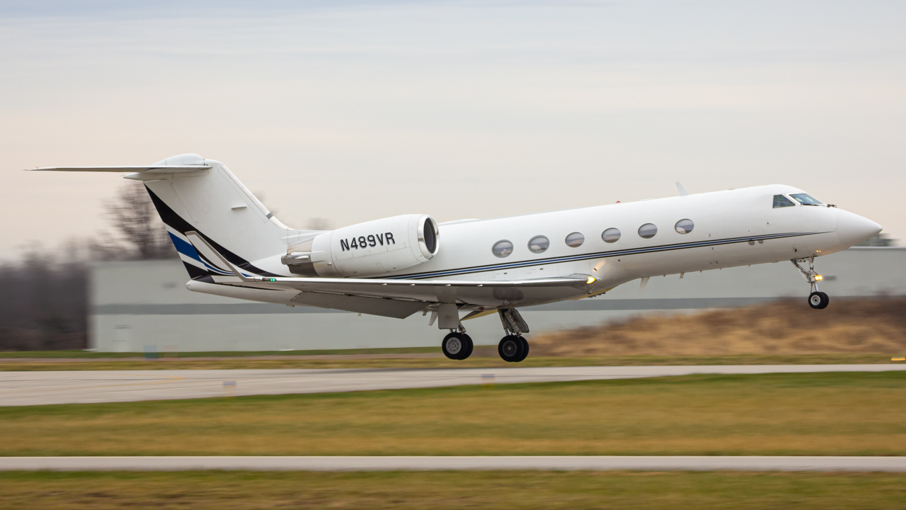Full size: PRIVATE Gulfstream IV N489VR at Delaware Municipal Airport