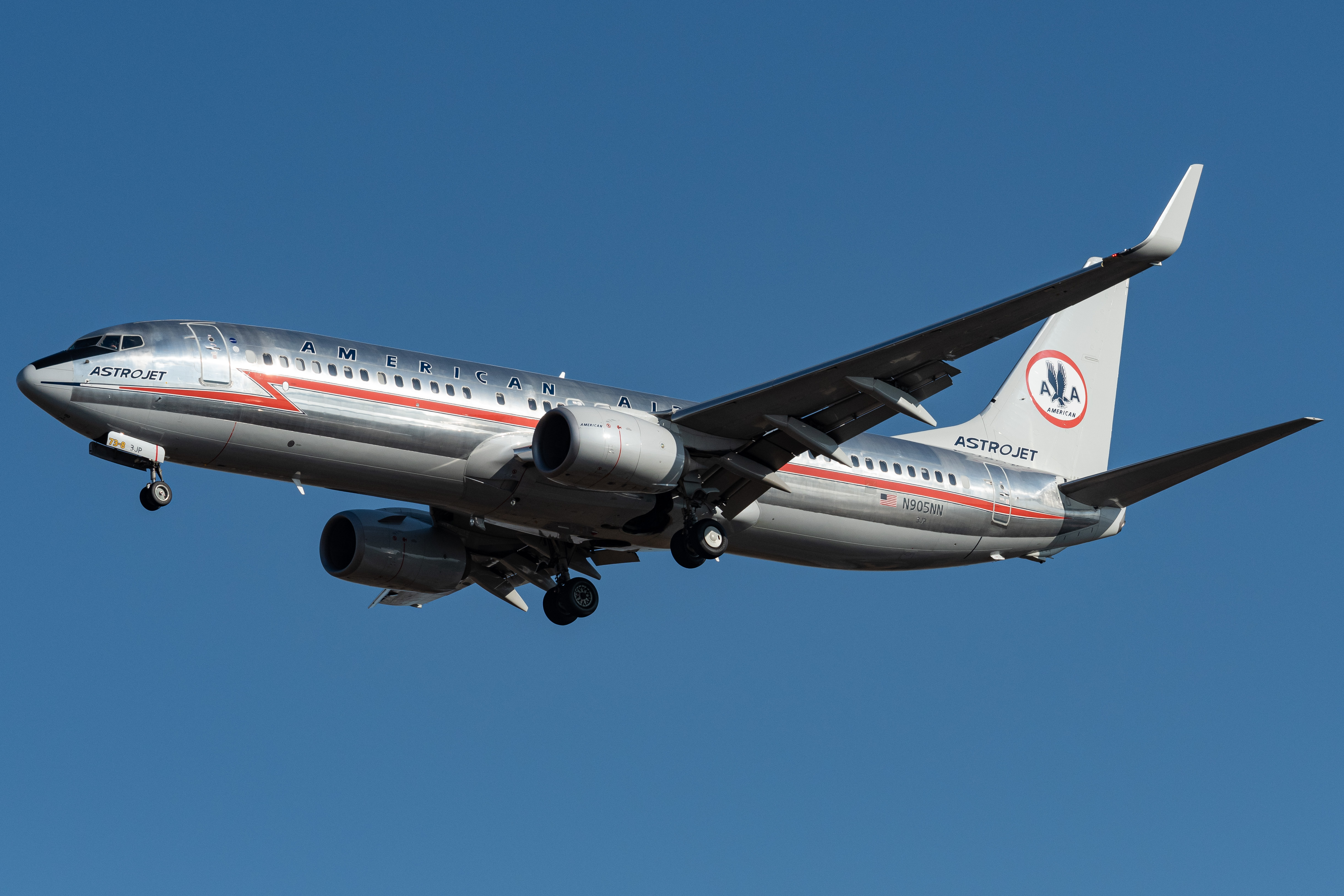 Full size: American Airlines Boeing 737-800 N905NN at Philadelphia International Airport