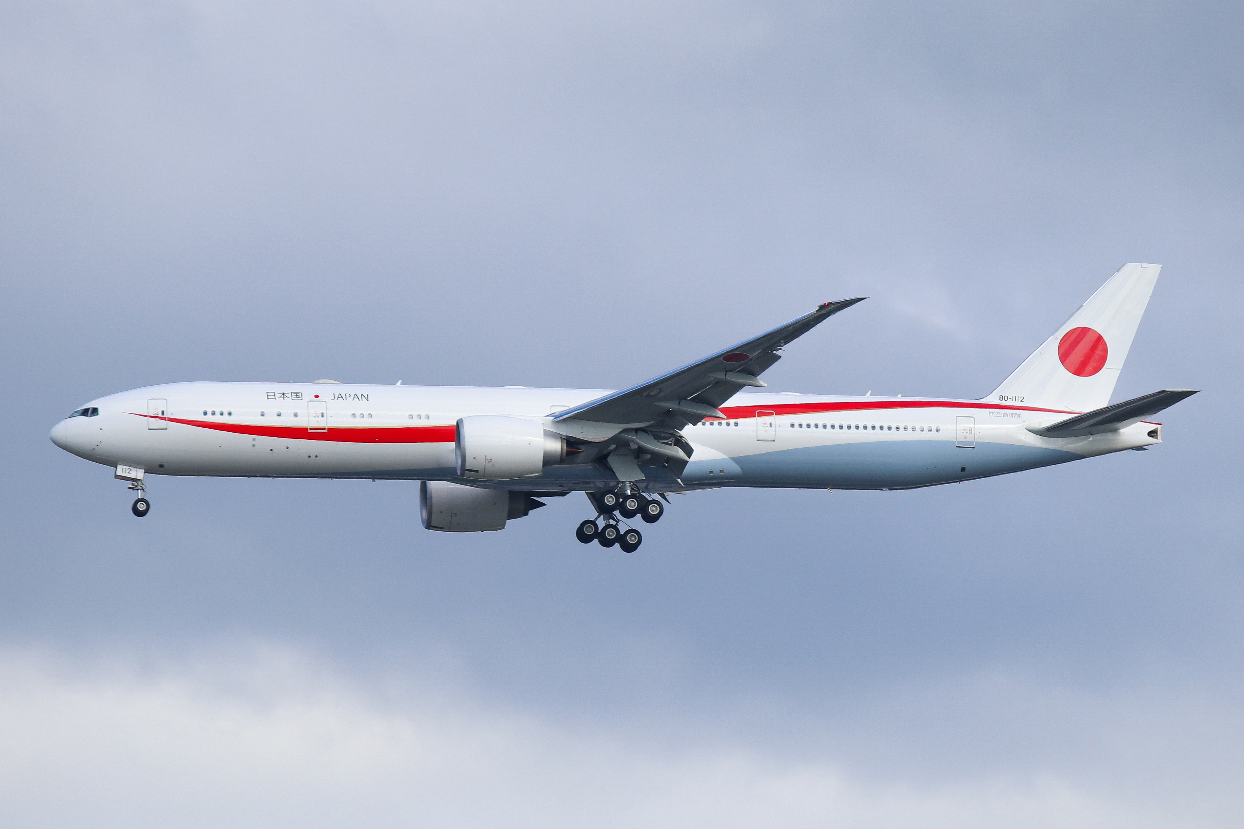 Full size: Japan Air Self-Defense Force Boeing 777-300ER 80-1112 at Washington Dulles International Airport