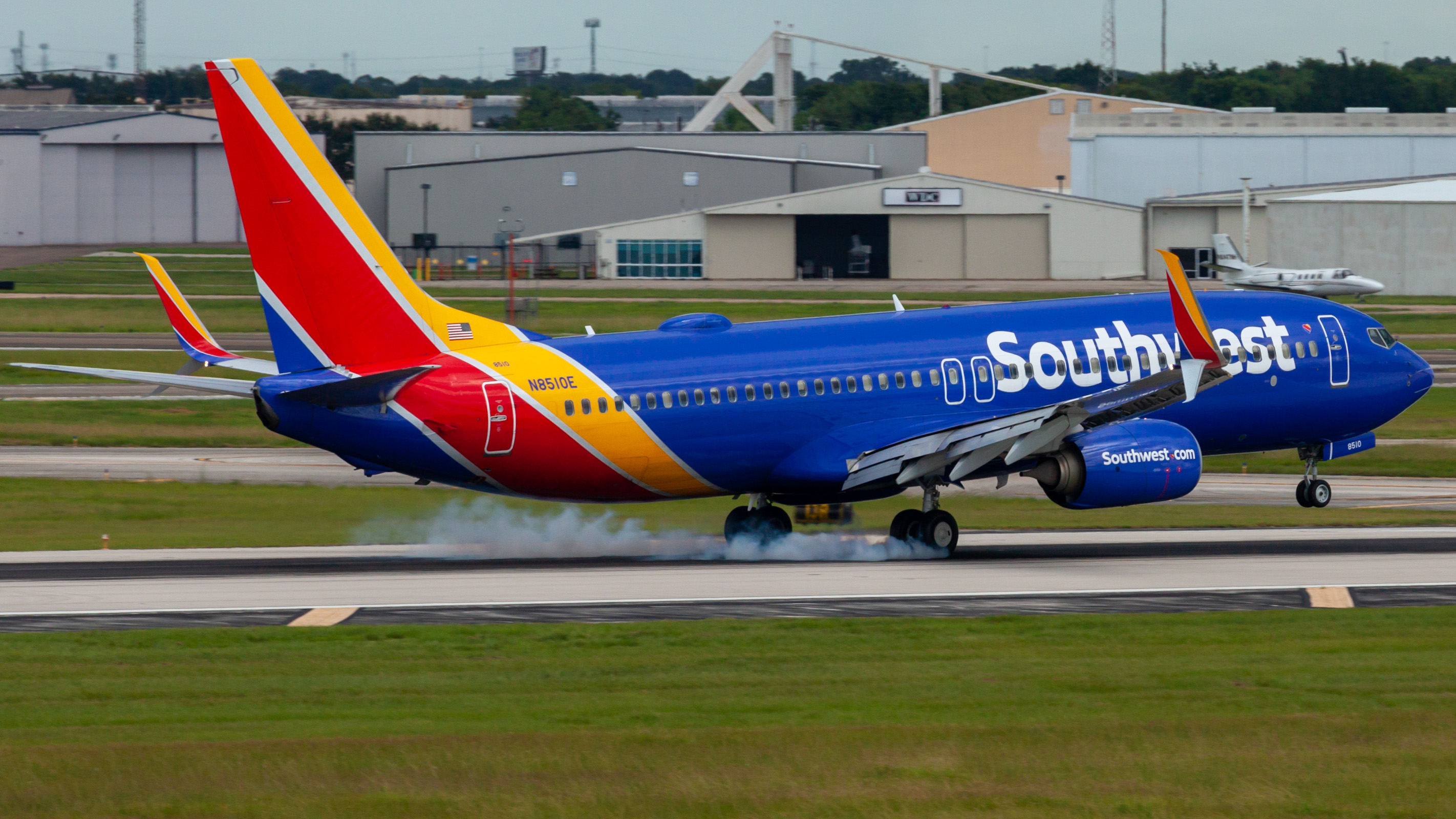 Full size: Southwest Airlines Boeing 737-800 N8510E at William P Hobby Airport