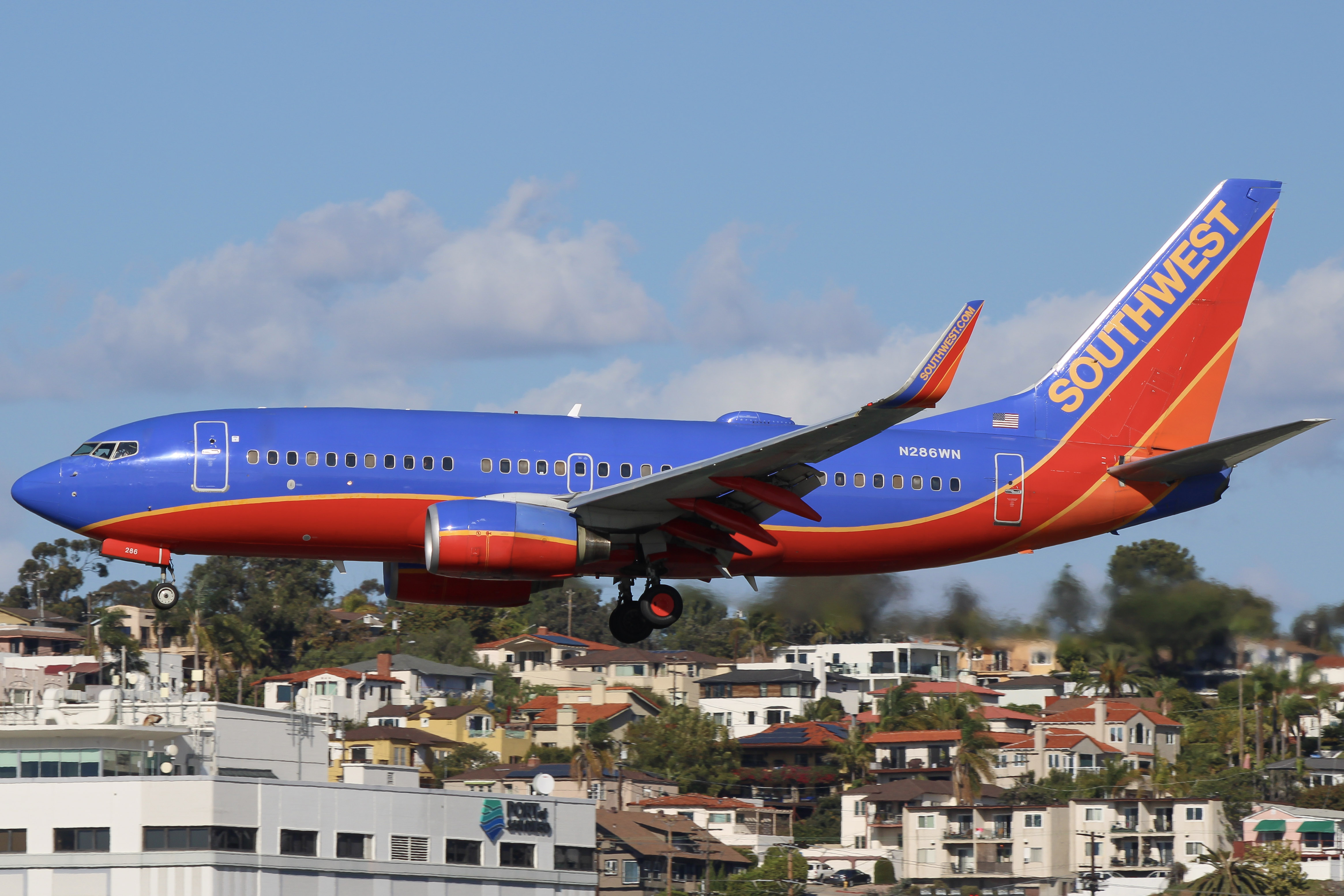 Full size: Southwest Airlines Boeing 737-700 N286WN at San Diego International Airport