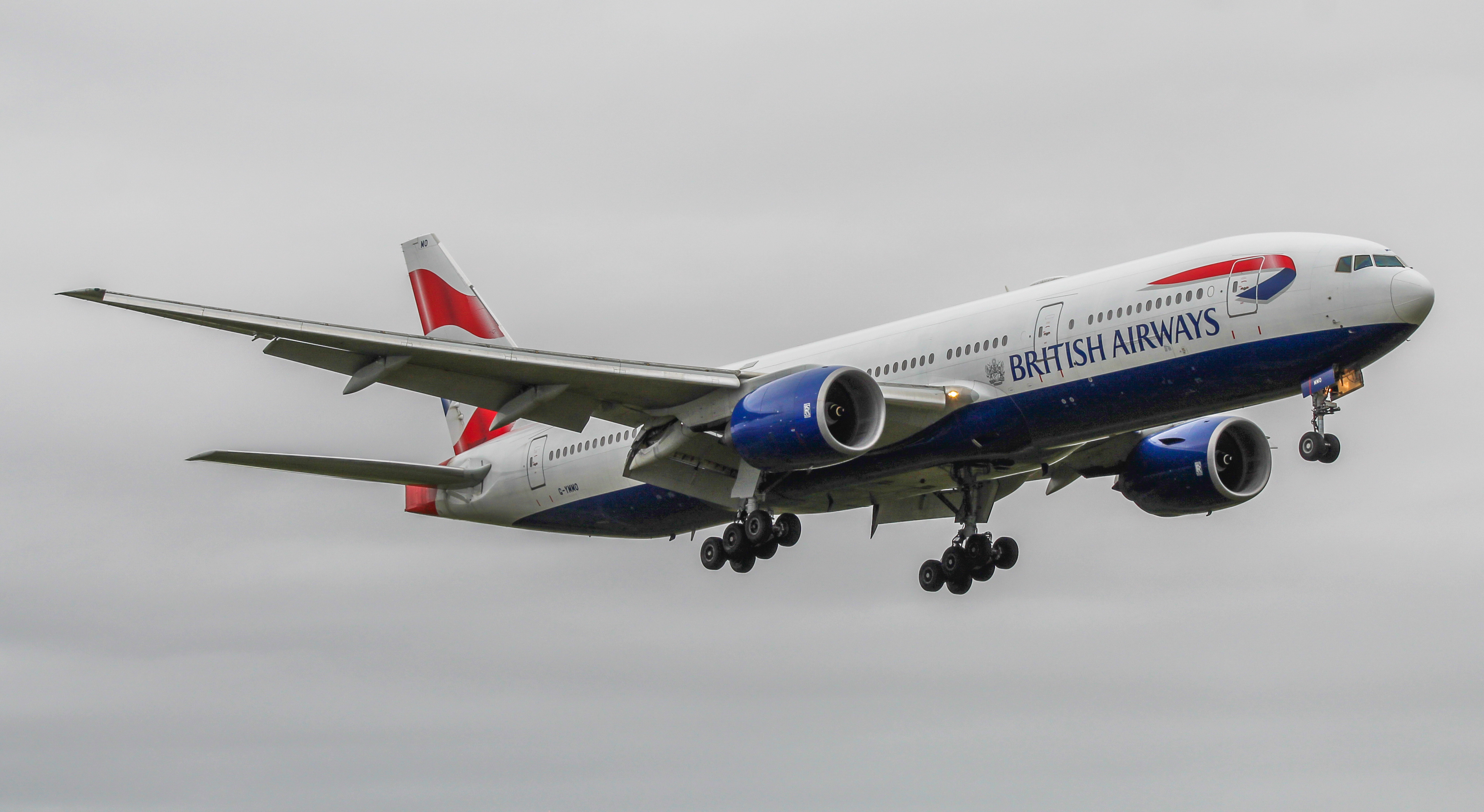 Full size: British Airways Boeing 777-200ER G-YMMO at Lester B Pearson International Airport