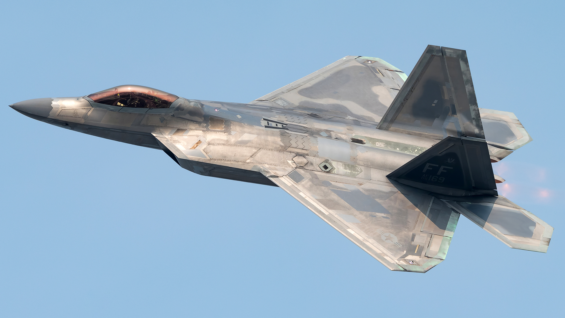 Full size: USAF - United States Air Force Lockheed Martin F-22A Raptor 08-4169 at Wittman Regional Airport
