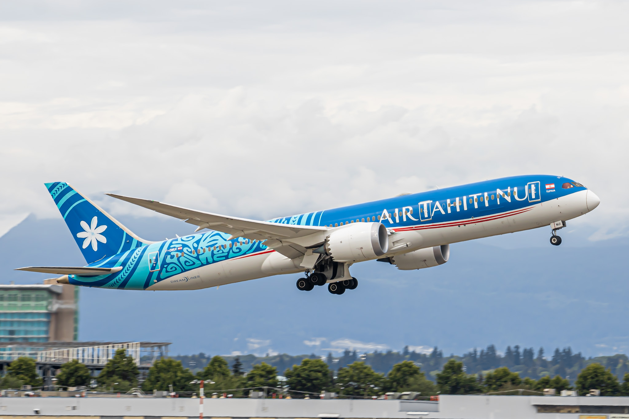 Full size: Air Tahiti Nui Boeing 787-9 F-ONUI at Vancouver International Airport
