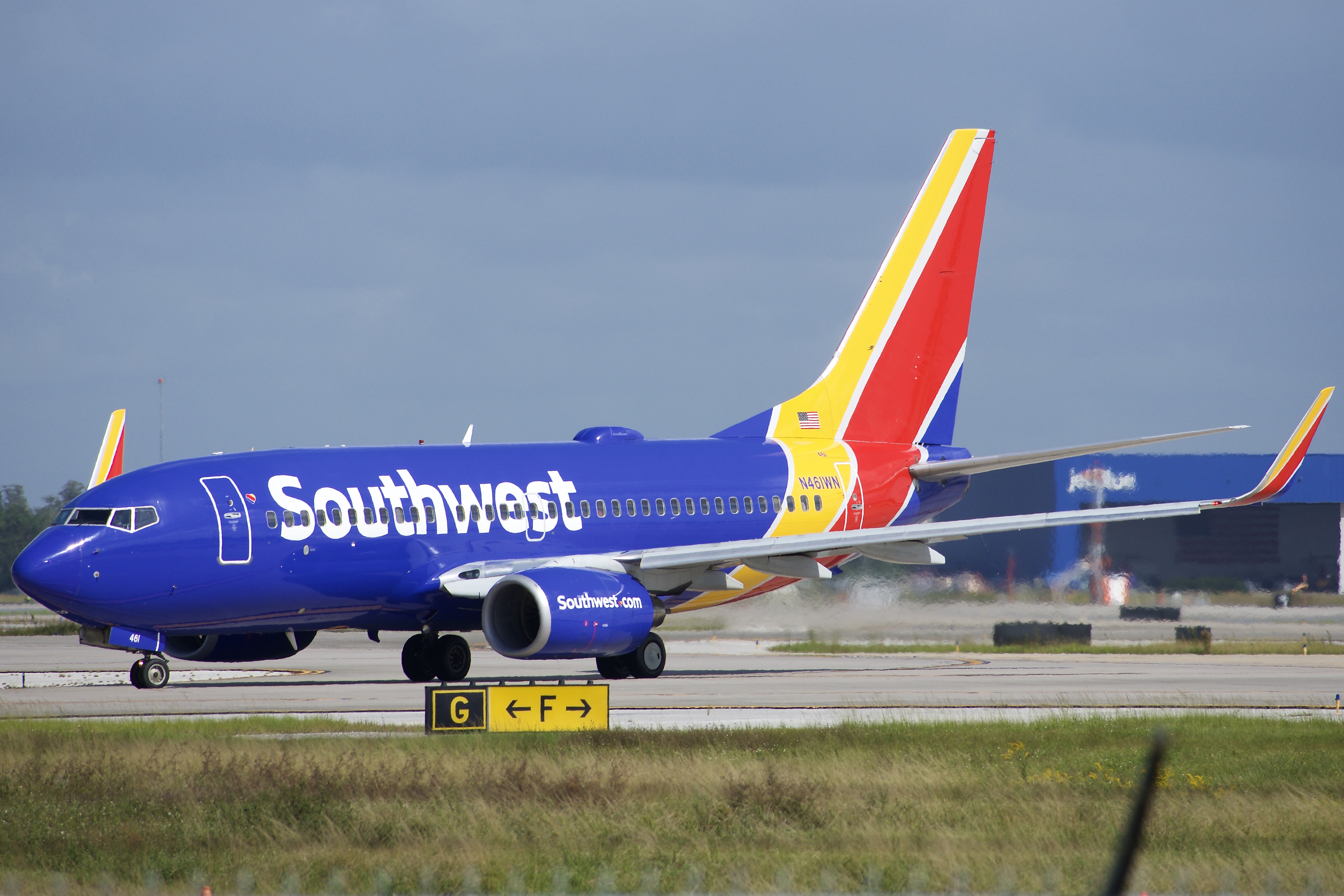 Full size: Southwest Airlines Boeing 737-700 N461WN at Orlando International Airport