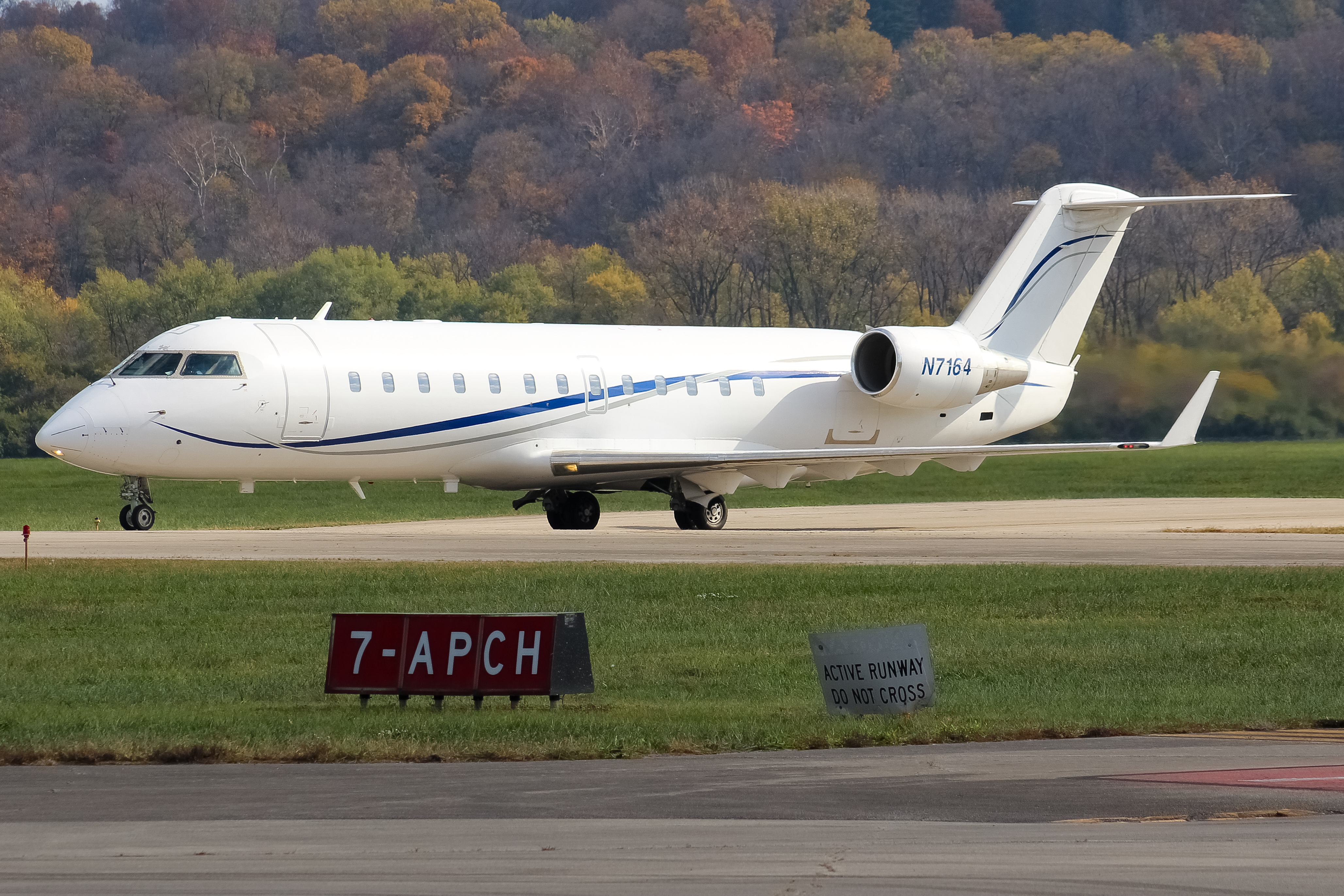 Full size: PRIVATE  Mitsubishi CRJ-200 N7164 at Cincinnati Municipal Airport/Lunken Field