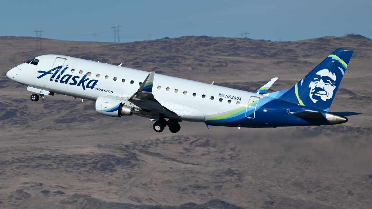 Full size: Horizon Air Embraer E175 N624QX at Reno/Tahoe International Airport