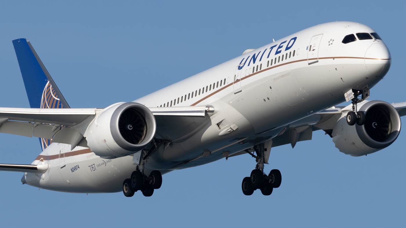 Full size: United Airlines Boeing 787-9 N24974 at Singapore-Changi Airport