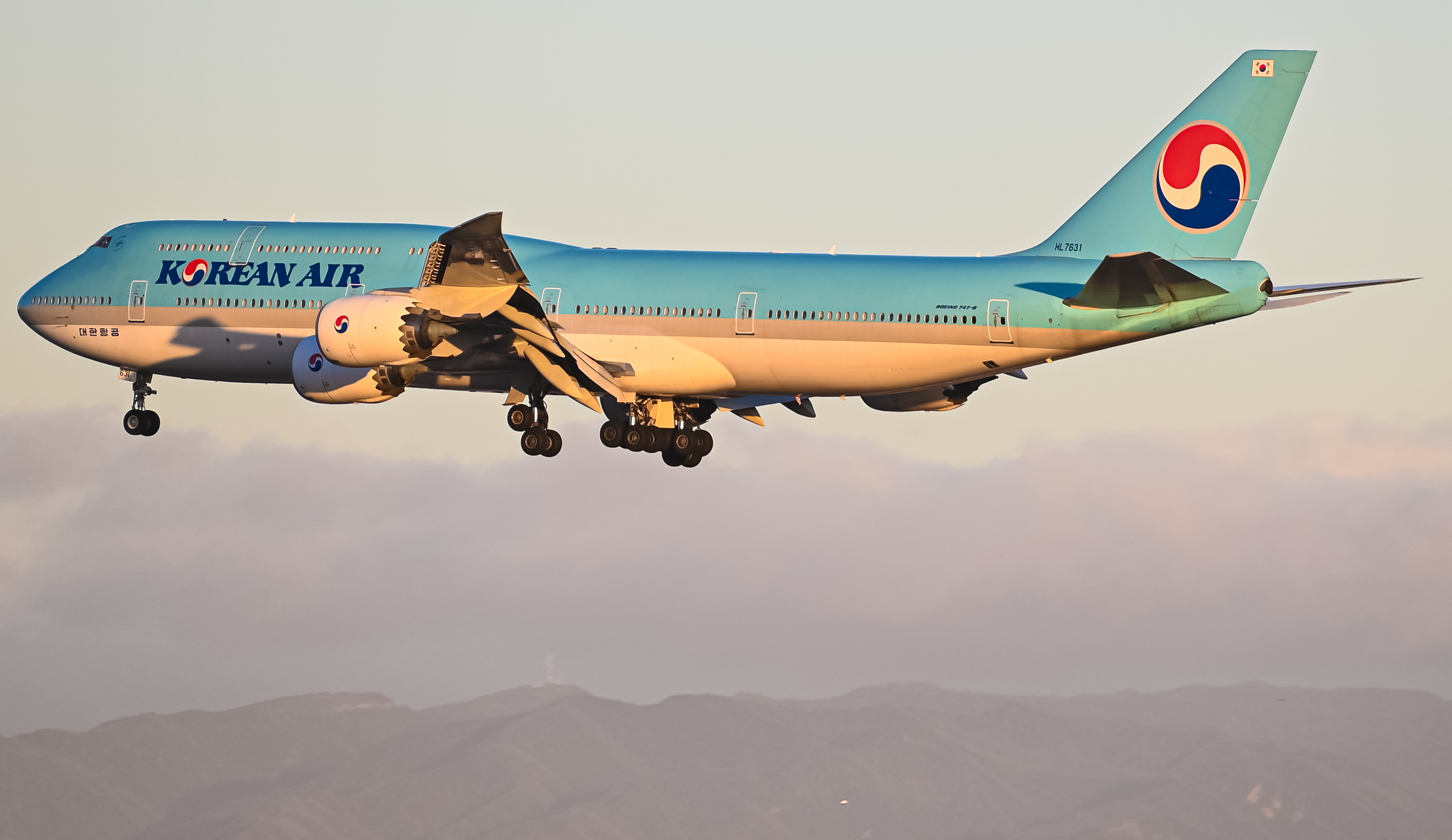 Full size: Korean Air Boeing 747-8i HL7631 at Los Angeles International Airport