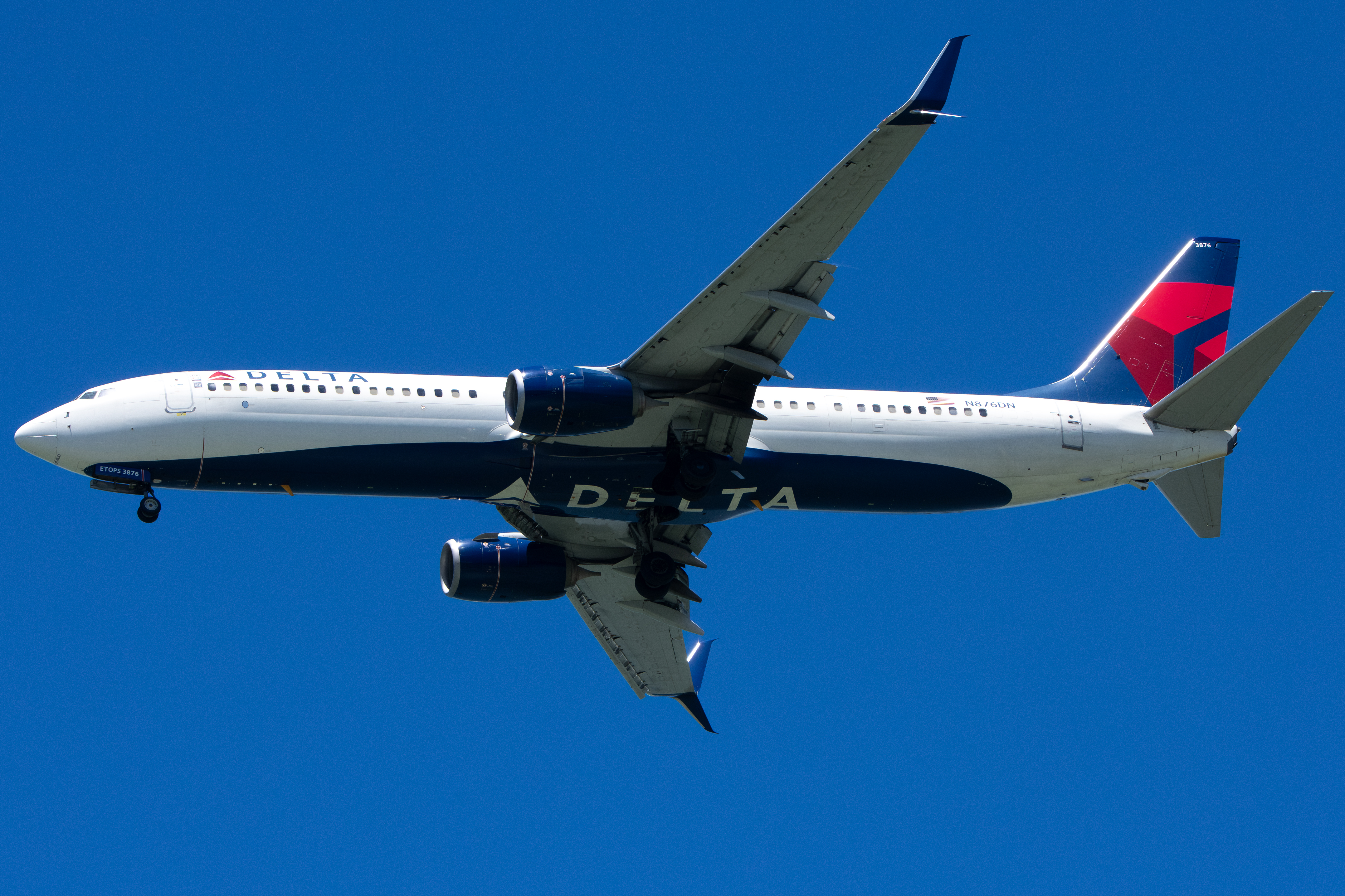 Full size: Delta Airlines Boeing 737-900ER N876DN at San Francisco International Airport