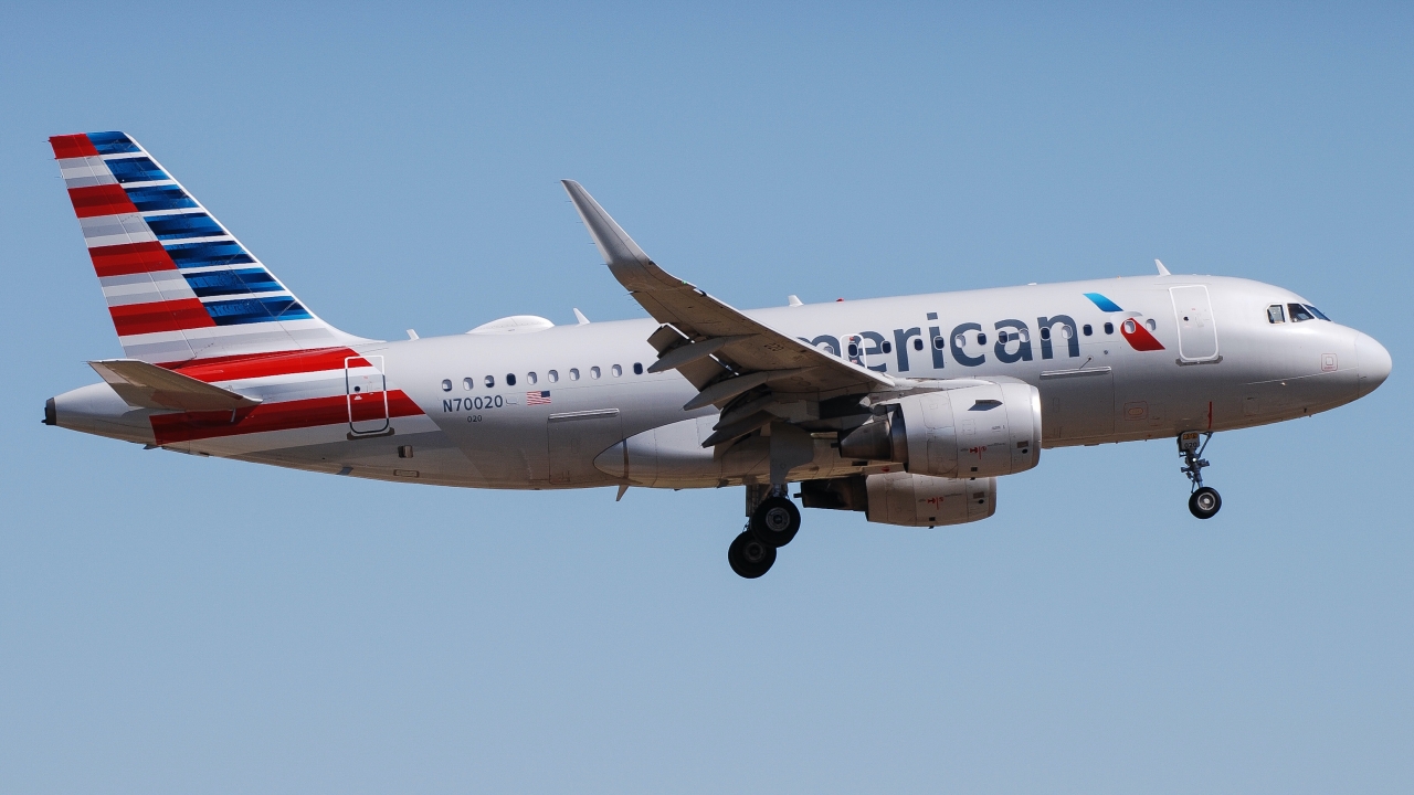 Full size: American Airlines Airbus A319 N70020 at Dallas-Fort Worth International Airport