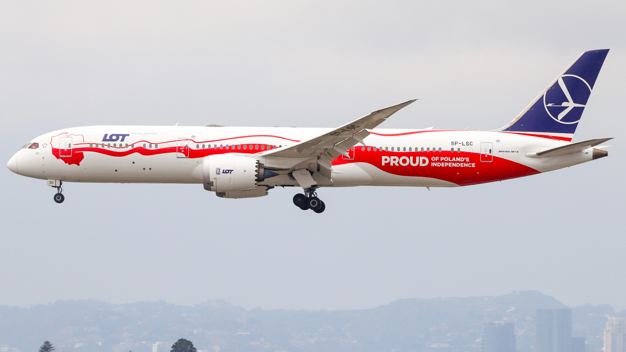 Full size: LOT Polish Airlines Boeing 787-9 SP-LSC at Los Angeles International Airport