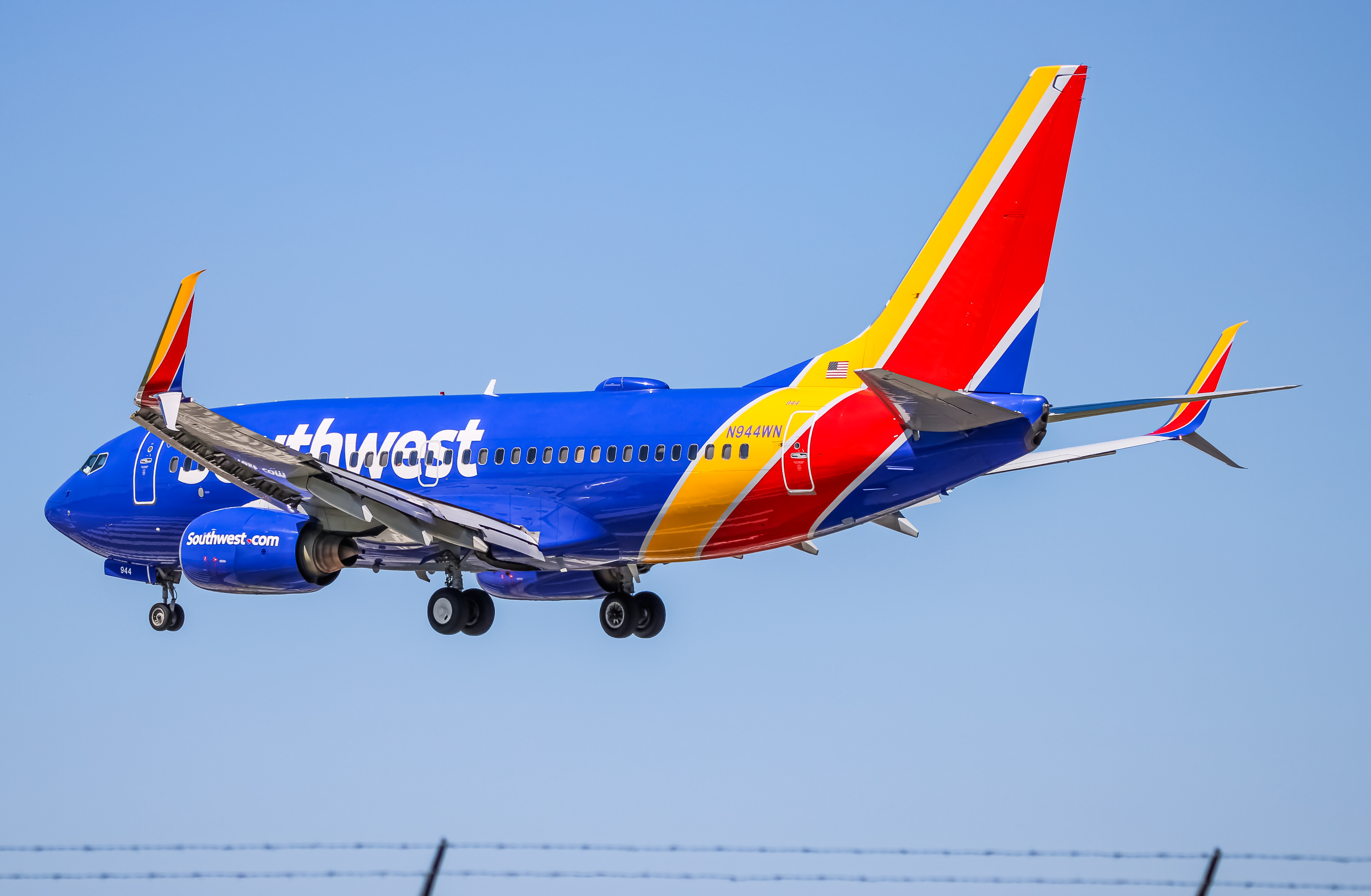 Full size: Southwest Airlines Boeing 737-700 N944WN at Baltimore/Washington International Thurgood Marshall Airport