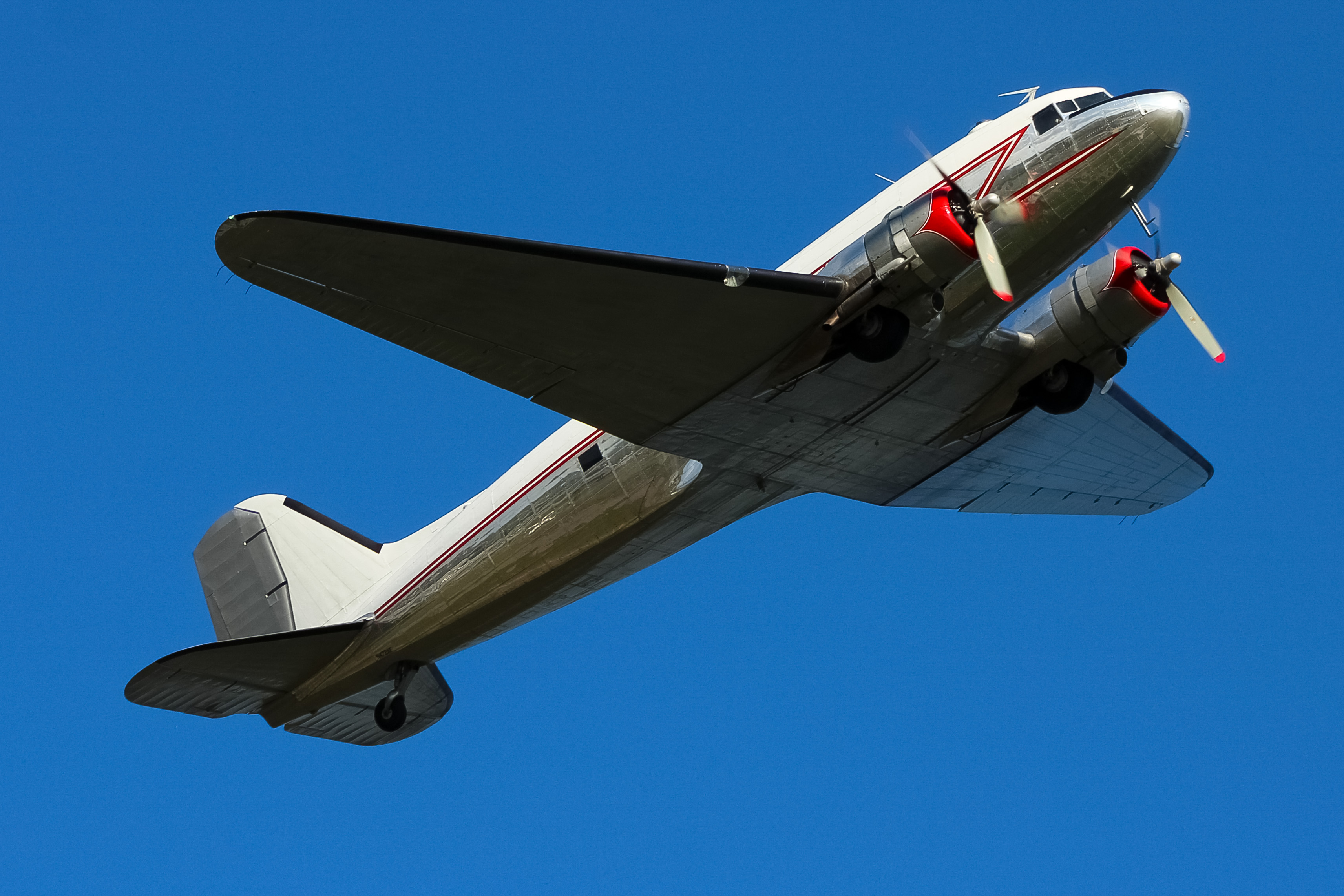 Full size: PRIVATE  Douglas DC-3 N472AF at Clermont County Airport