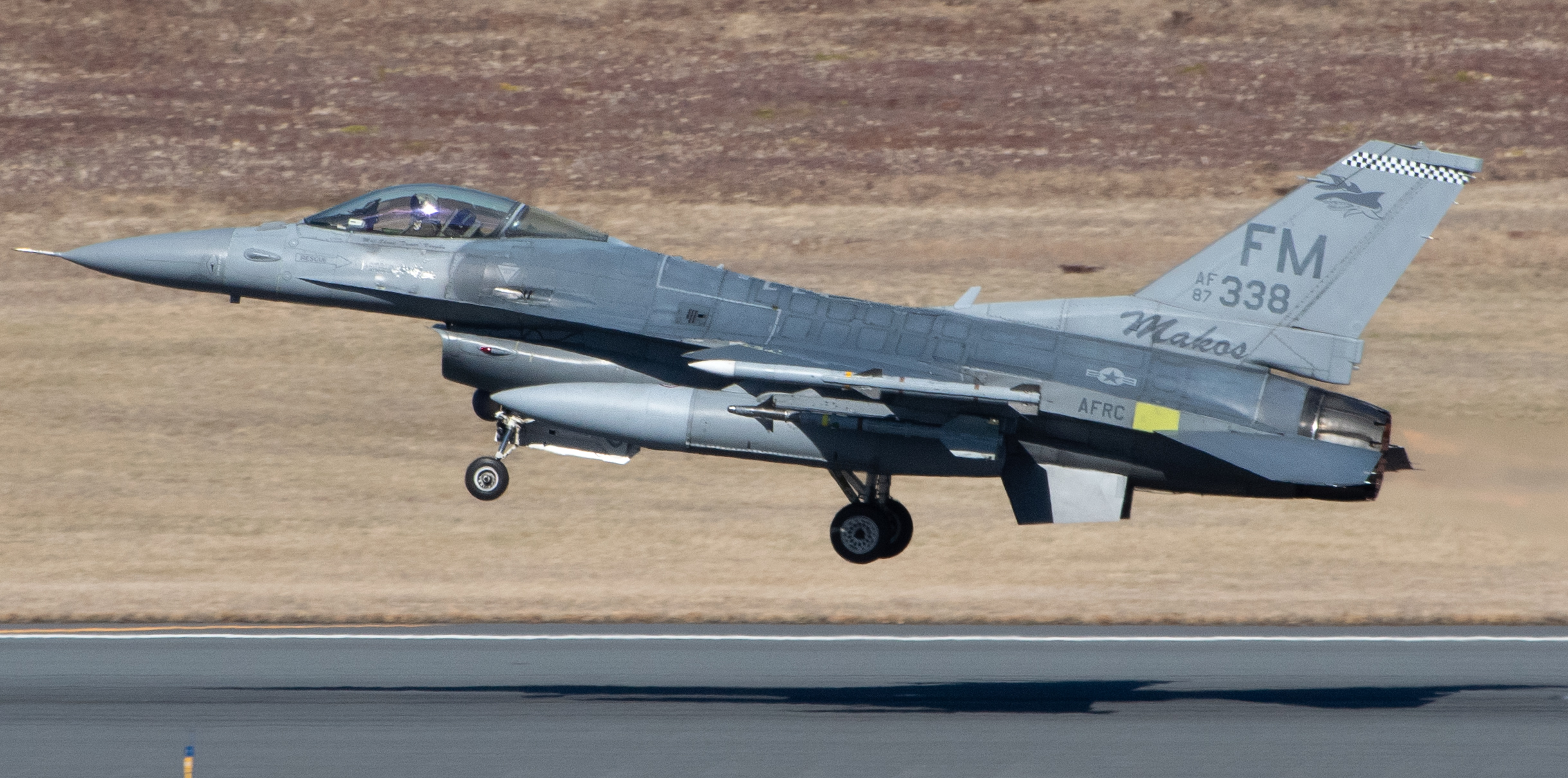 Full size: USAF - United States Air Force General Dynamics F-16 Fighting Falcon 87-0338 at Atlantic City International Airport