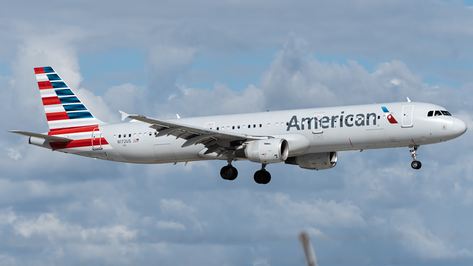 Full size: American Airlines Airbus A321-200 N172US at Fort Lauderdale/Hollywood International Airport