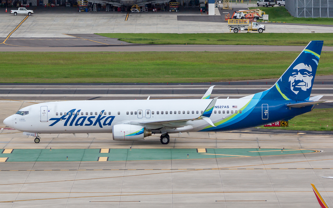 Full size: Alaska Airlines Boeing 737-800 n527as at Tampa International Airport
