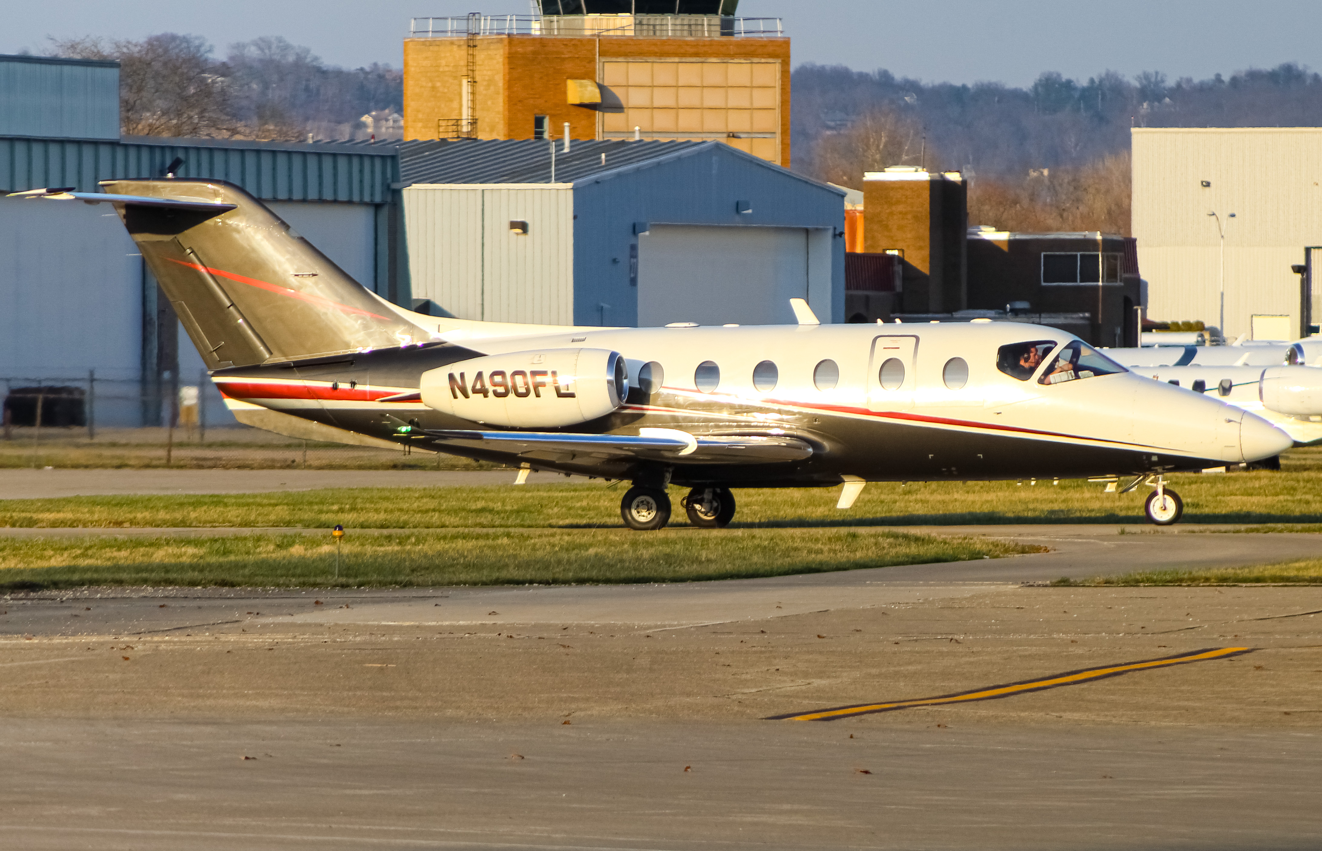 Full size: PRIVATE  Beechcraft Hawker 400 N490FL at Cincinnati Municipal Airport/Lunken Field