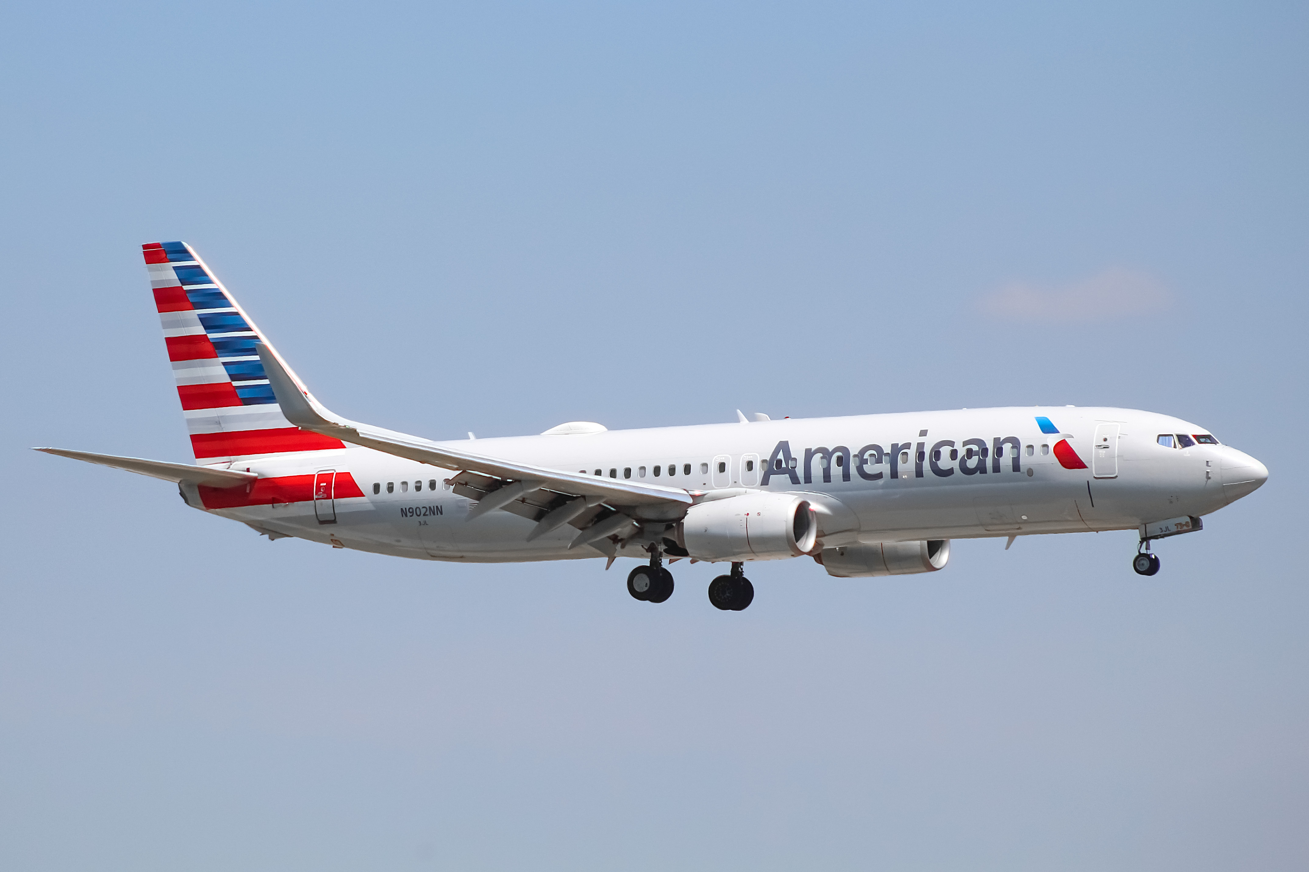 Full size: American Airlines Boeing 737-800 N902NN at Chicago O'Hare International Airport