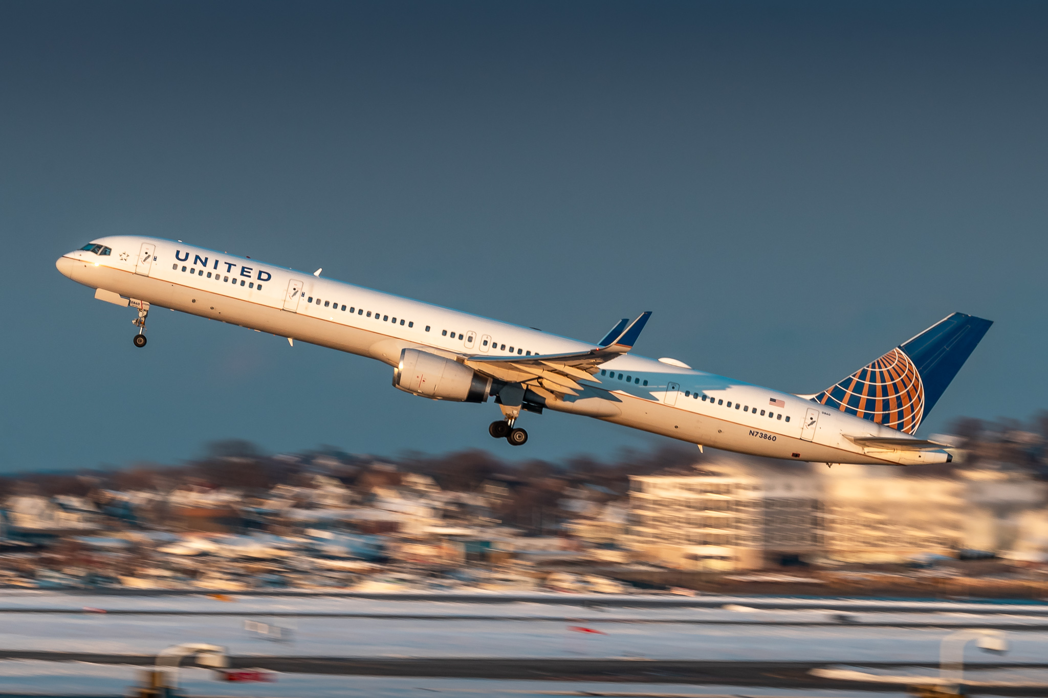 Full size: United Airlines Boeing 757-300 N73860 at General Edward Lawrence Logan International Airport