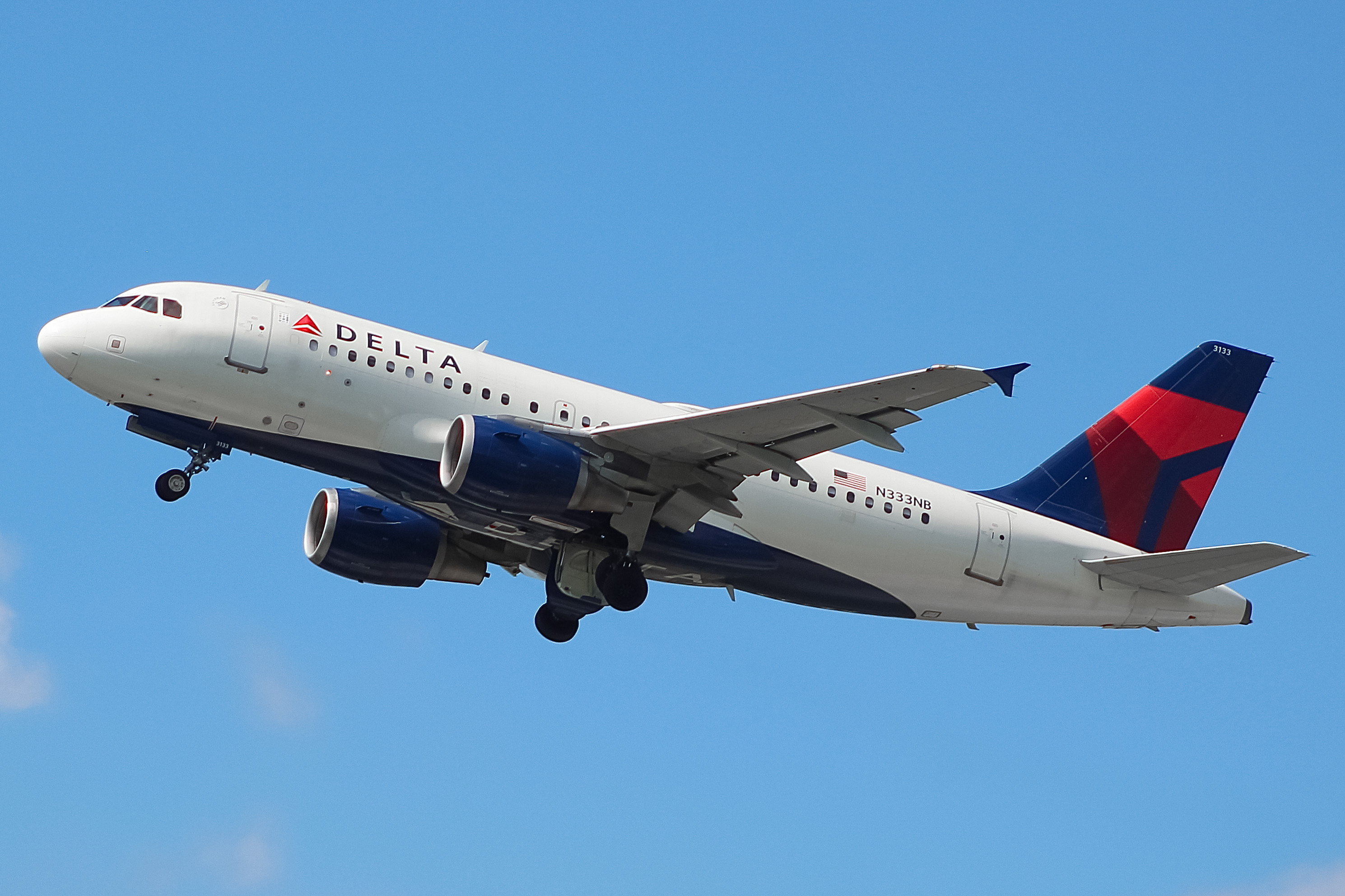Full size: Delta Airlines Airbus A319 N333NB at General Mitchell International Airport