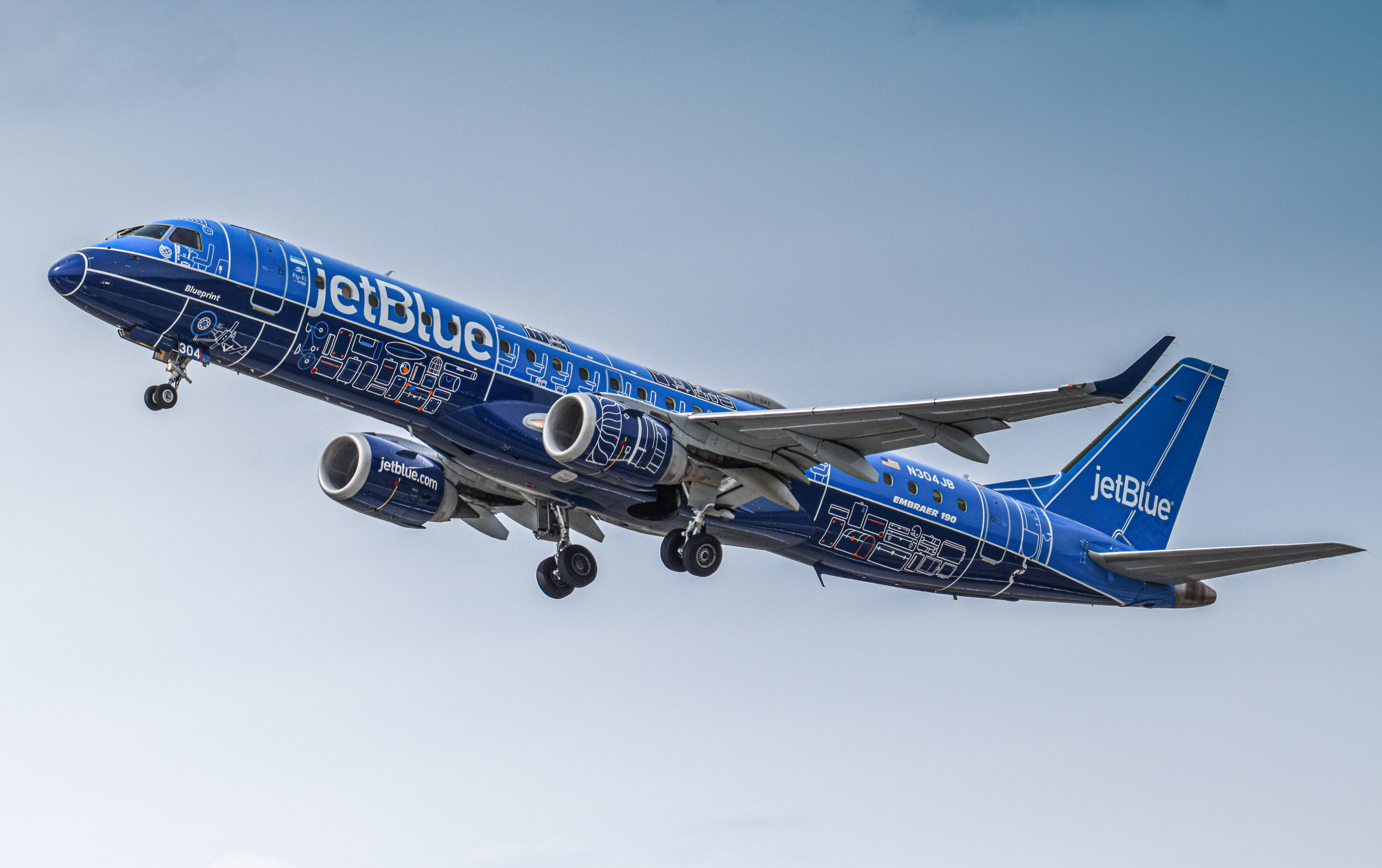 Full size: JetBlue Airways Embraer E190 N304JB at Theodore Francis Green State Airport