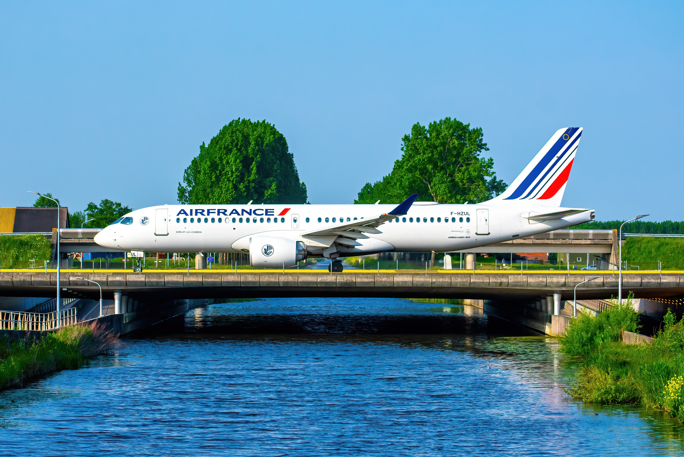 Full size: Air France Airbus A220-300 F-HZUL at Amsterdam Schiphol Airport