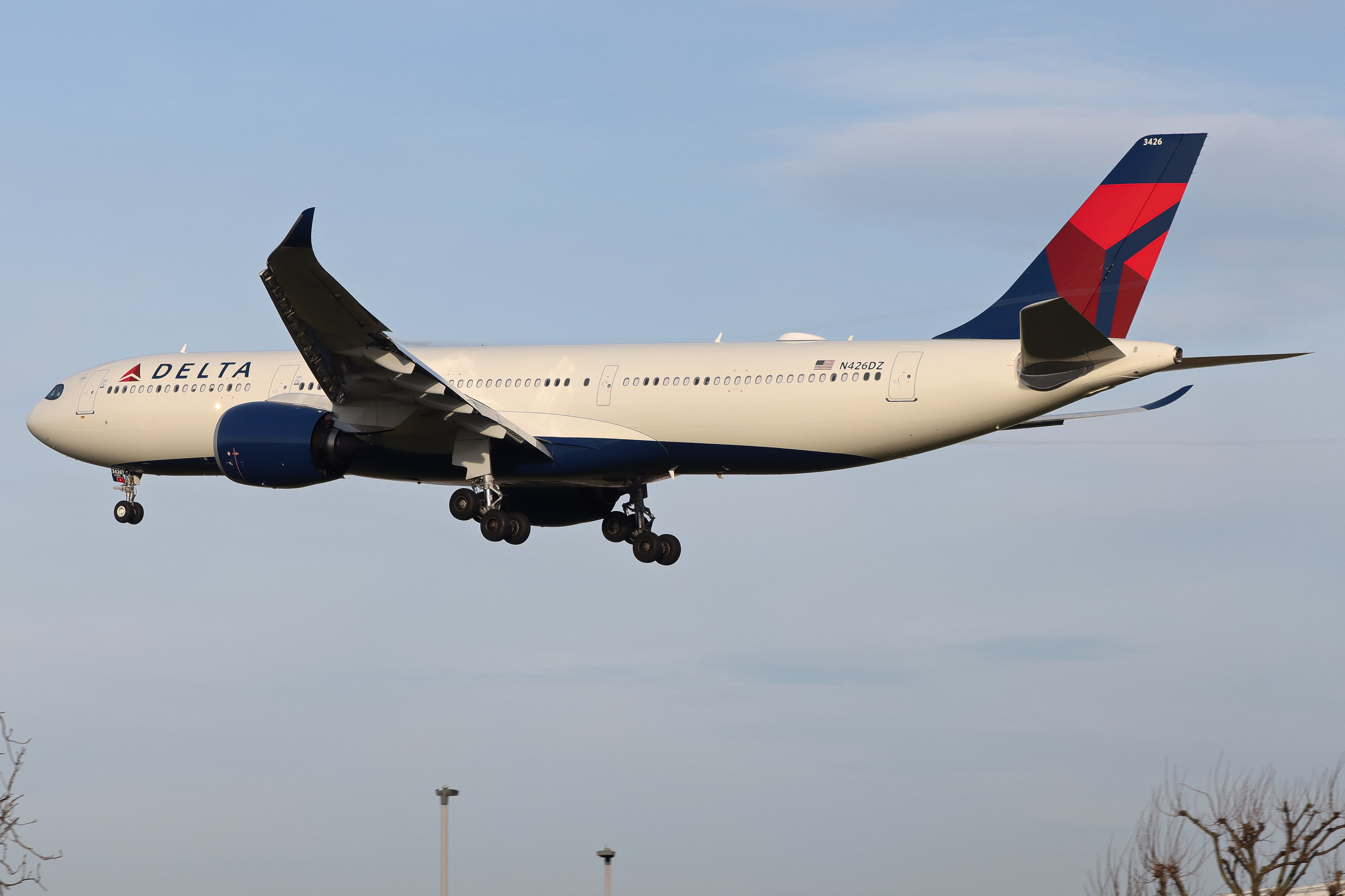 Full size: Delta Airlines Airbus A330-900 N426DZ at London Heathrow International Airport