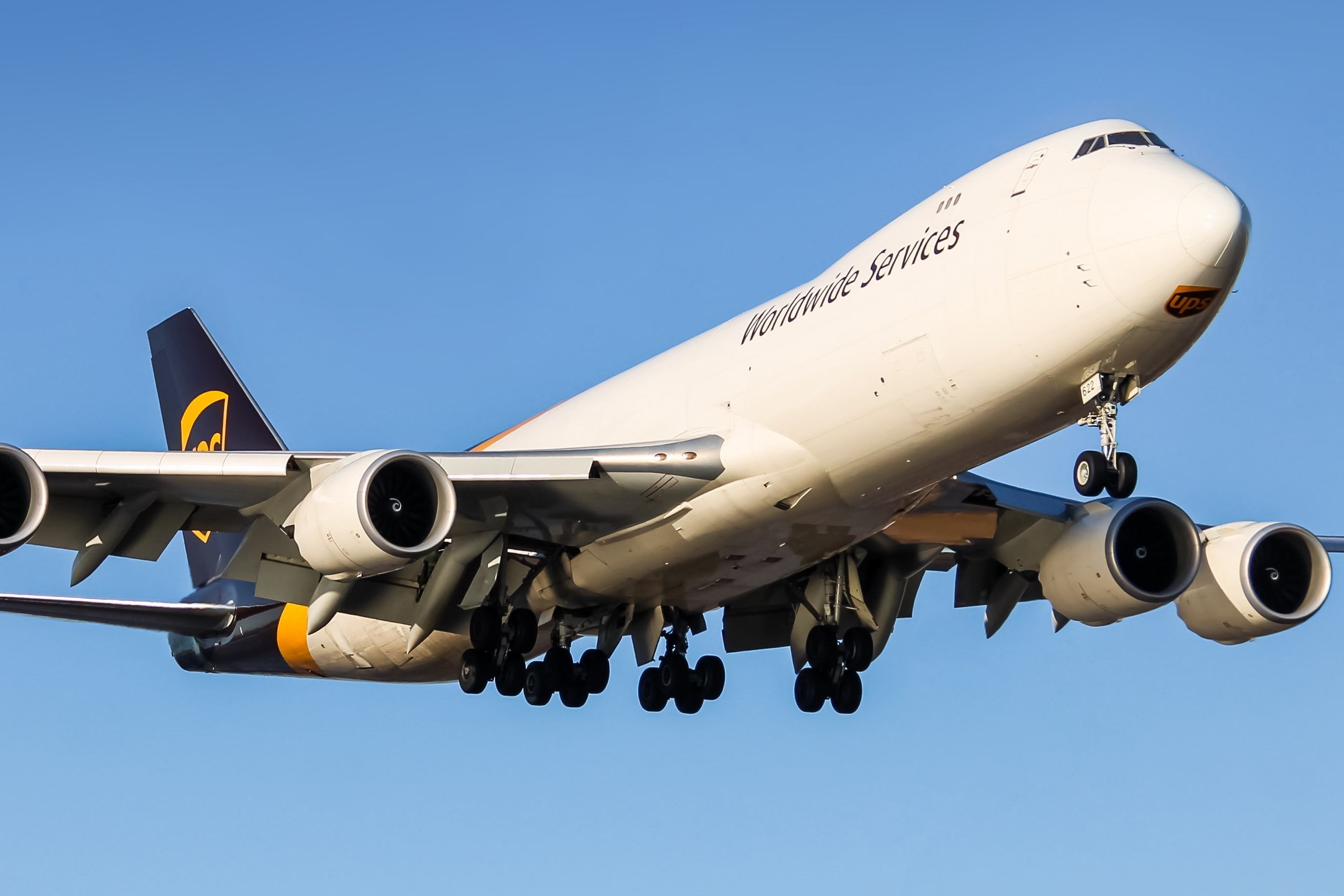 Full size: United Parcel Service Boeing 747-8F N662UP at Philadelphia International Airport