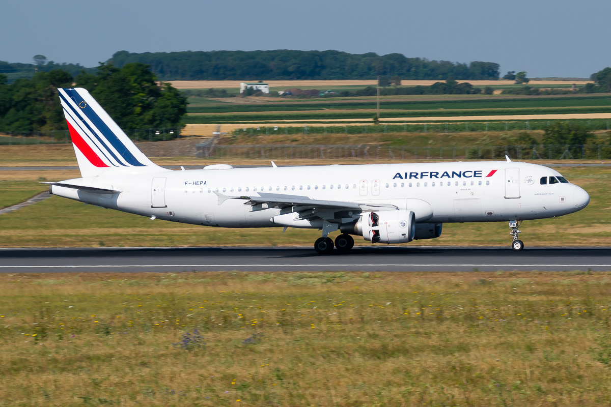 Full size: Air France Airbus A320 F-HEPA at Vienna International Airport