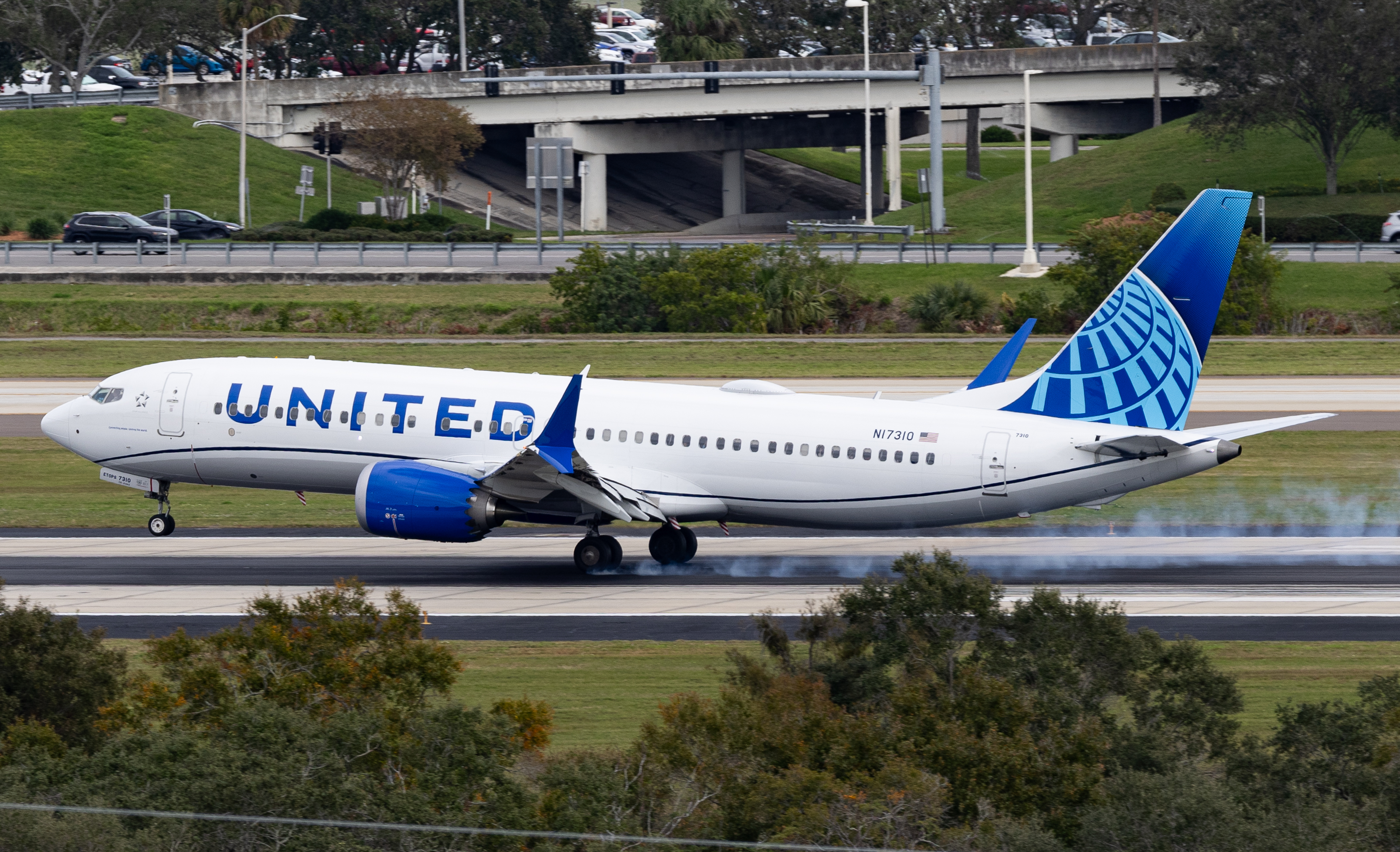 Full size: United Airlines Boeing 737 MAX 8 N17310 at Tampa International Airport