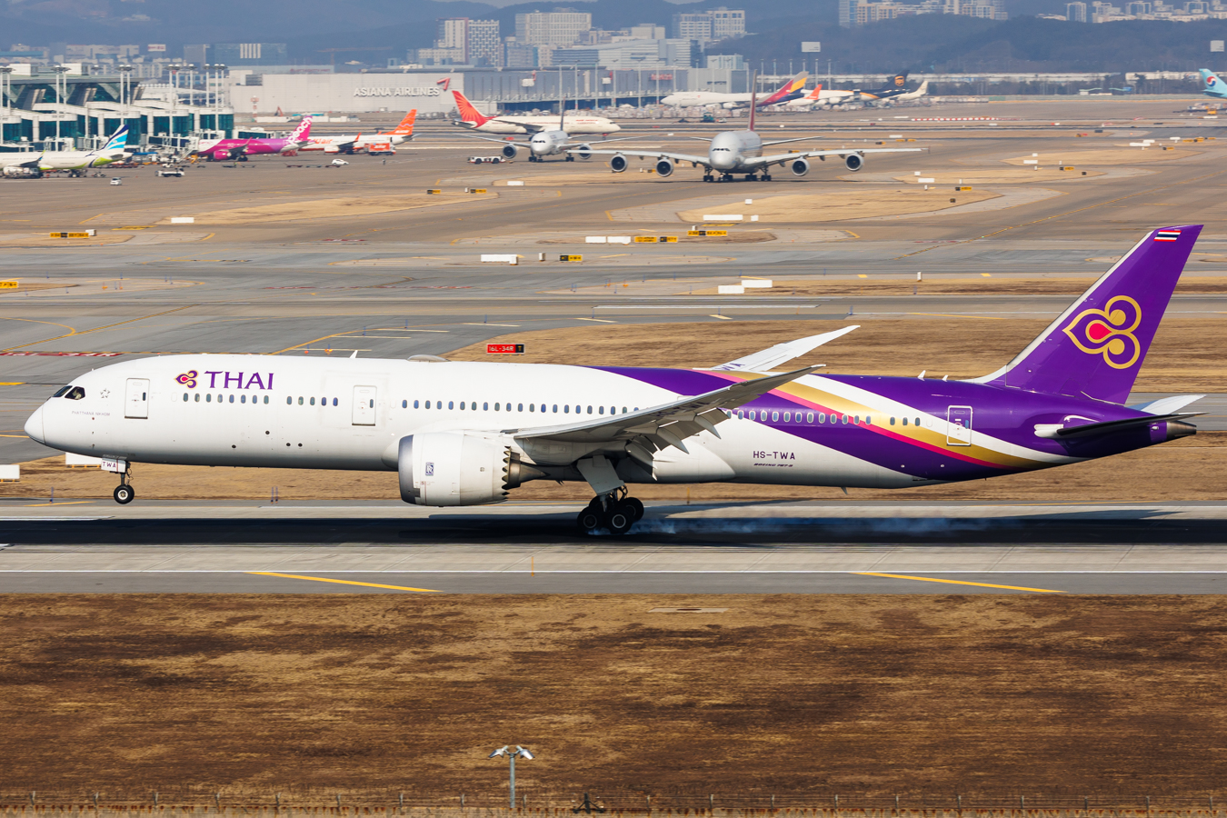 Full size: Thai Airways Boeing 787-9 HS-TWA at Seoul-Incheon International Airport