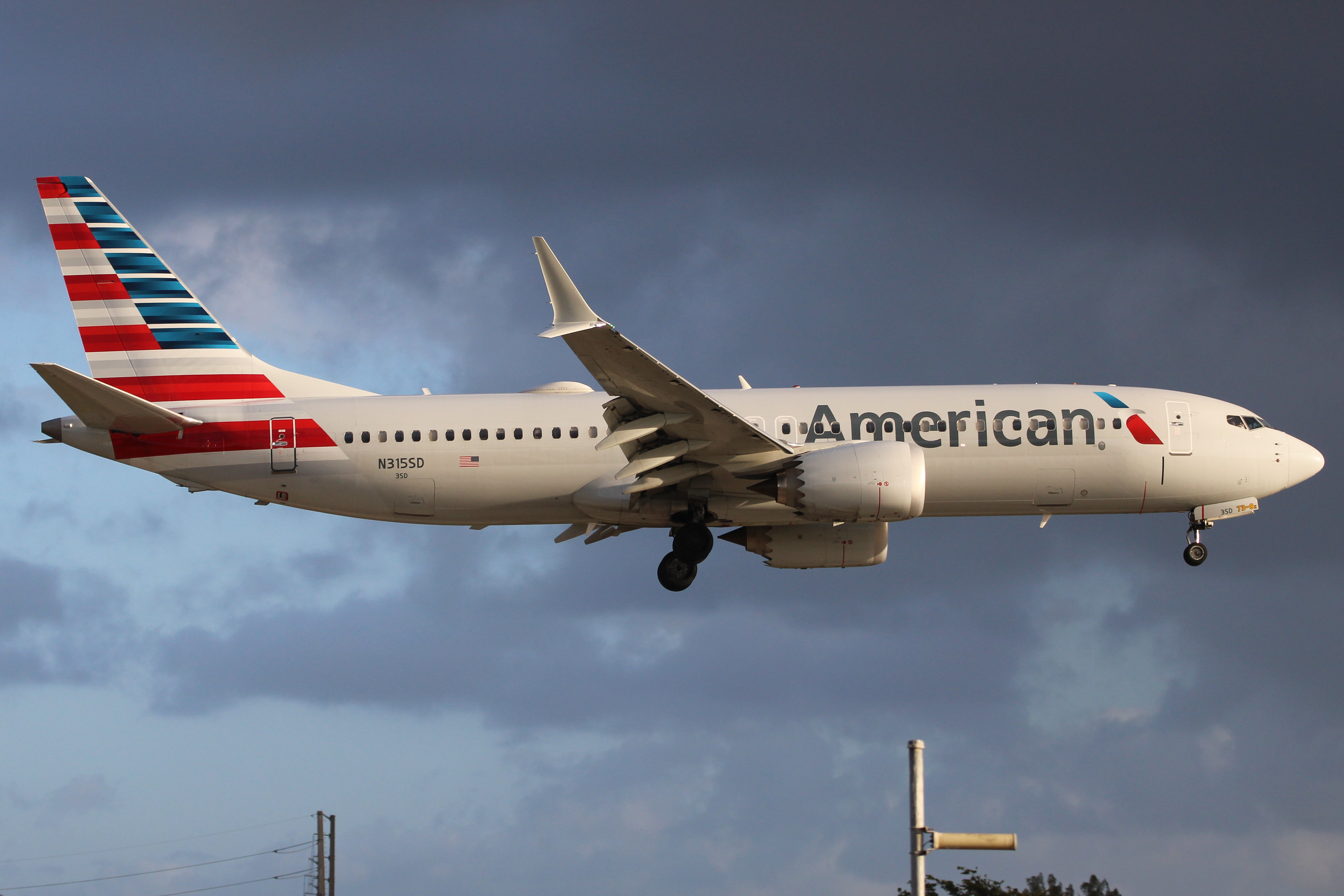 Full size: American Airlines Boeing 737 MAX 8 N315SD at Miami International Airport