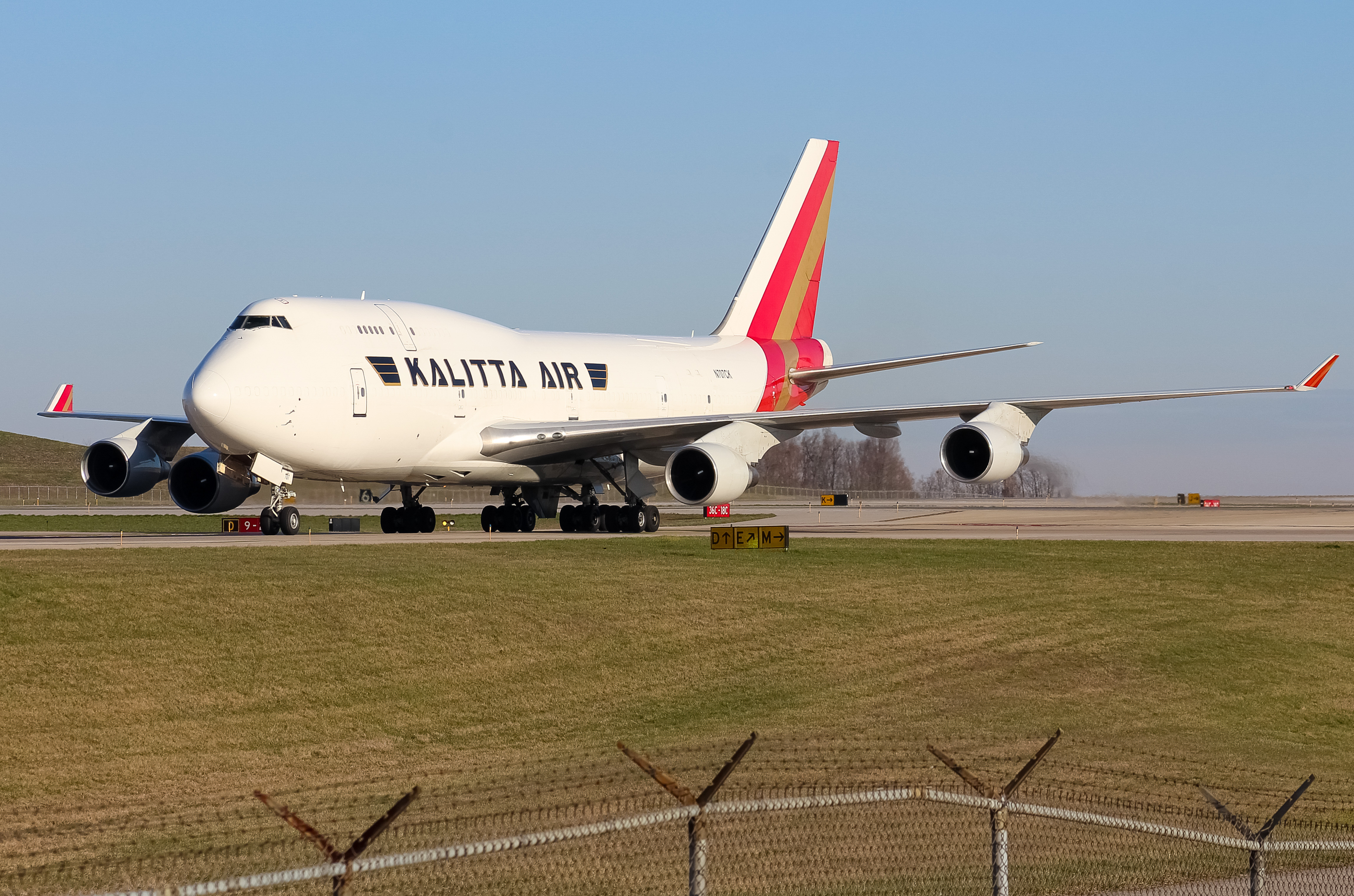 Full size: Kalitta Air Boeing 747-400F N707CK at Cincinnati/Northern Kentucky International Airport