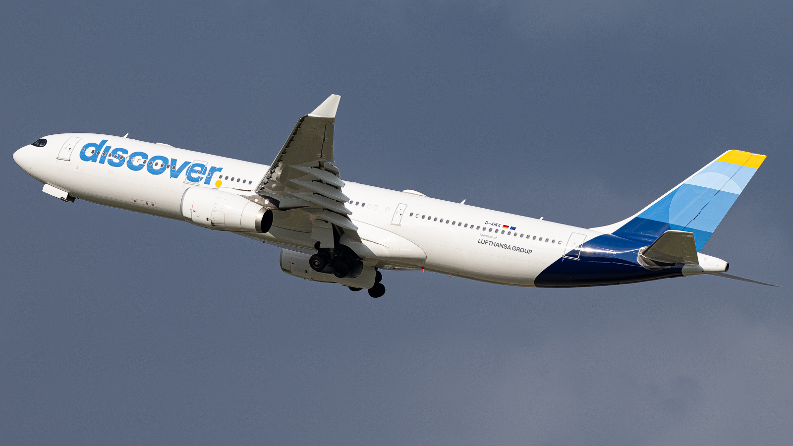 Full size: Discover Airlines Airbus A330-300 D-AIKA at Tampa International Airport