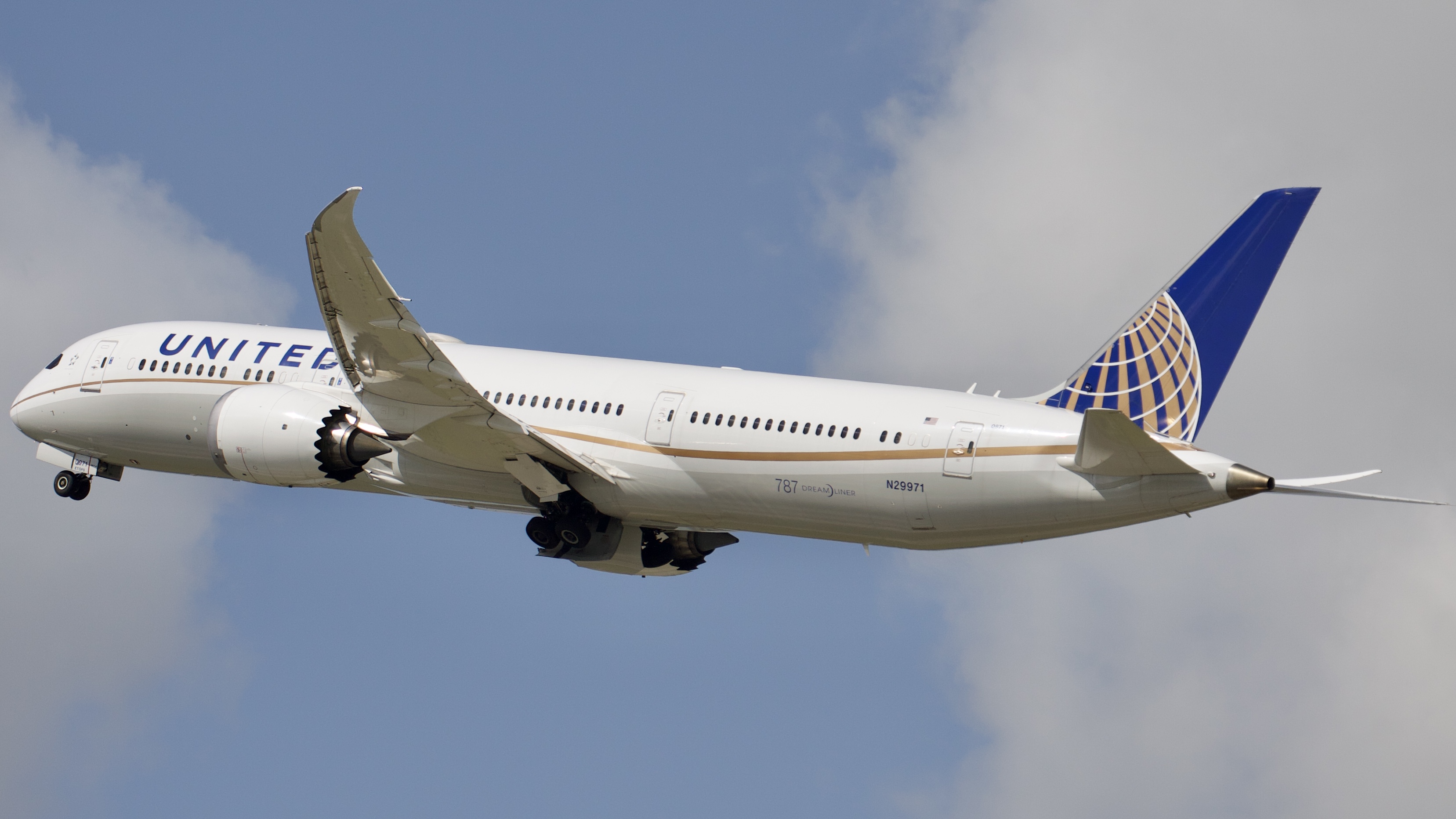 Full size: United Airlines Boeing 787-9 N29971 at Houston-George Bush Intercontinental Airport
