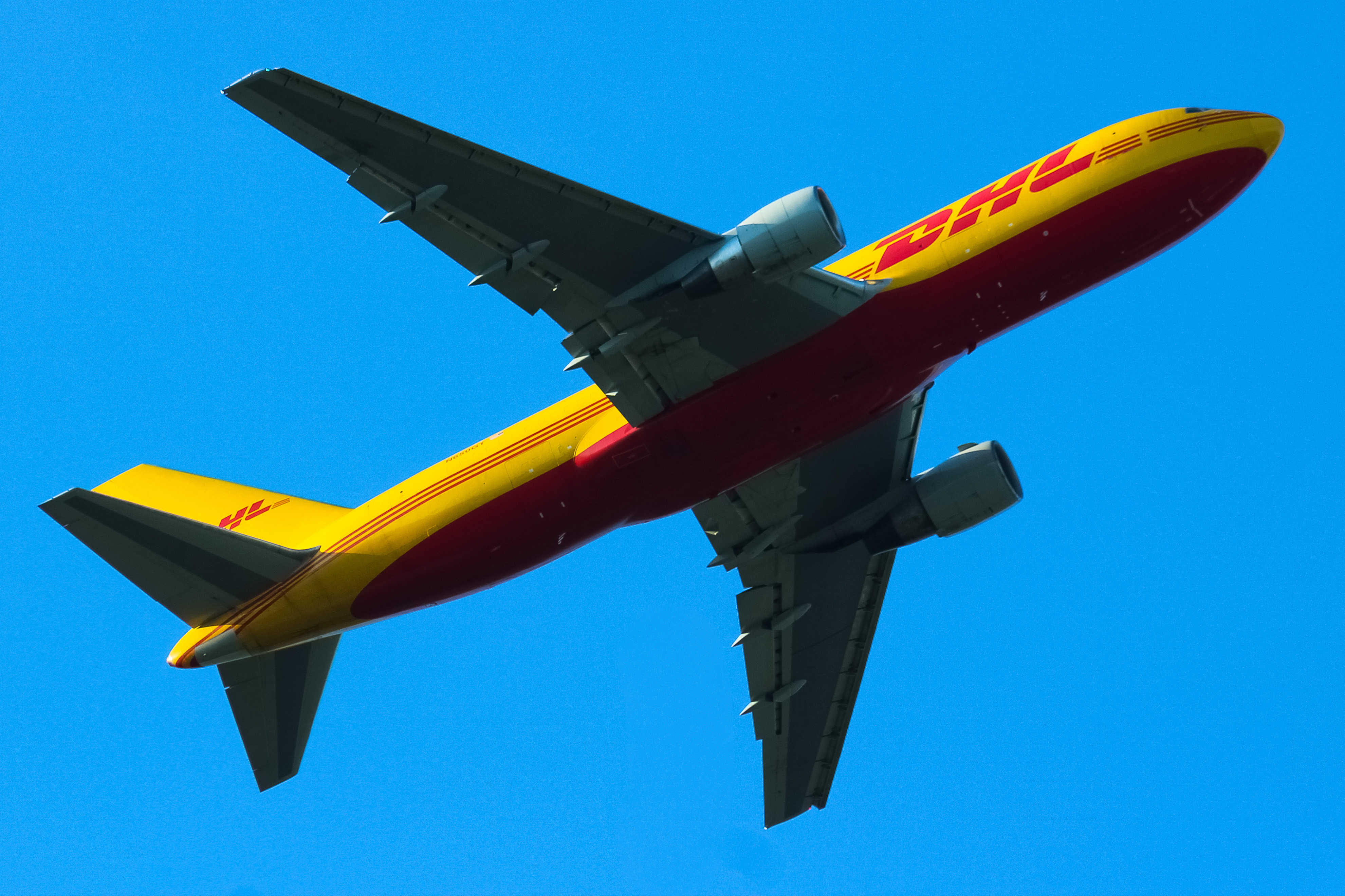 Full size: DHL Boeing 767-200F N650GT at Cincinnati/Northern Kentucky International Airport