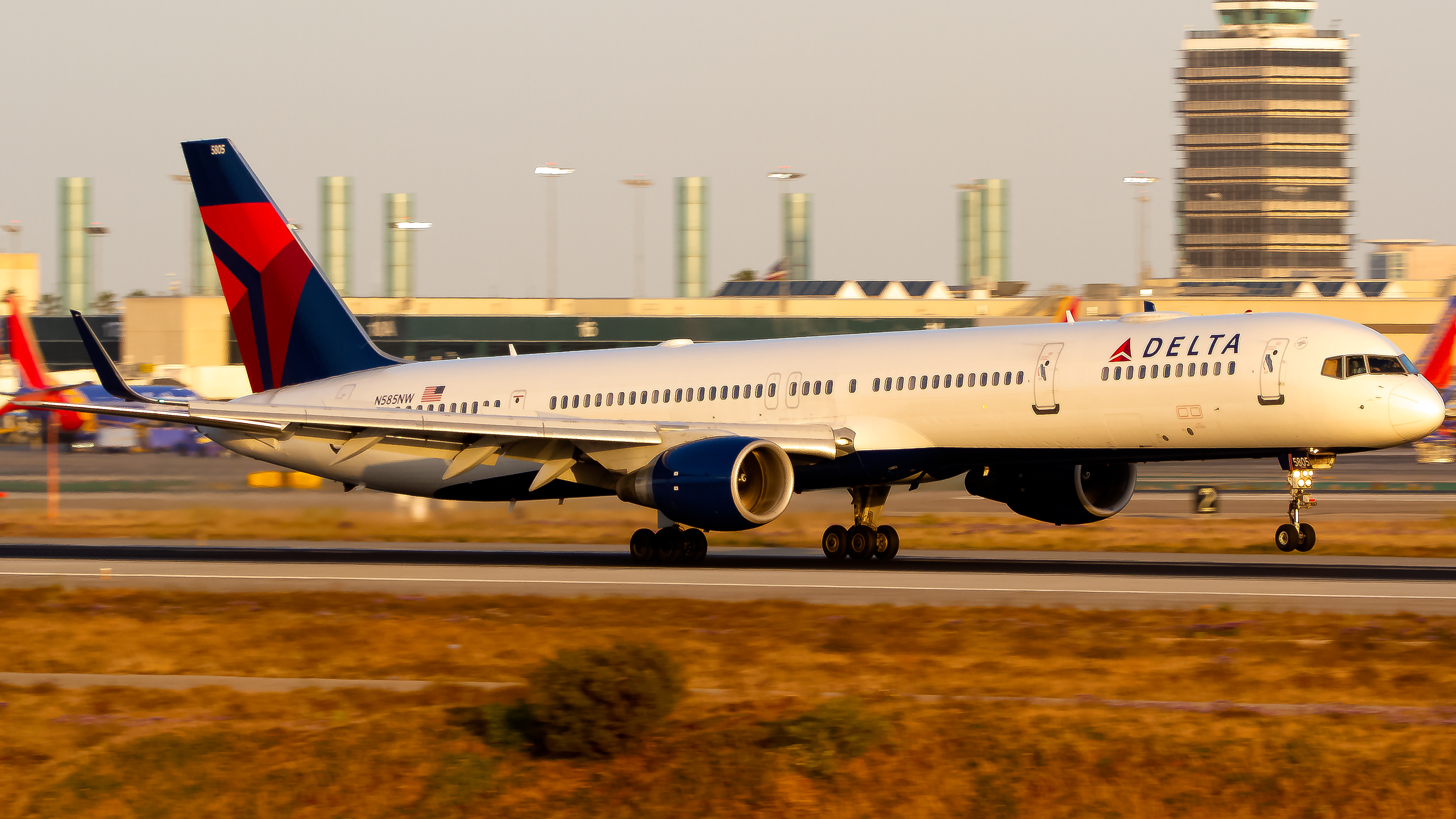 Full size: Delta Airlines Boeing 757-300 N585NW at Los Angeles International Airport