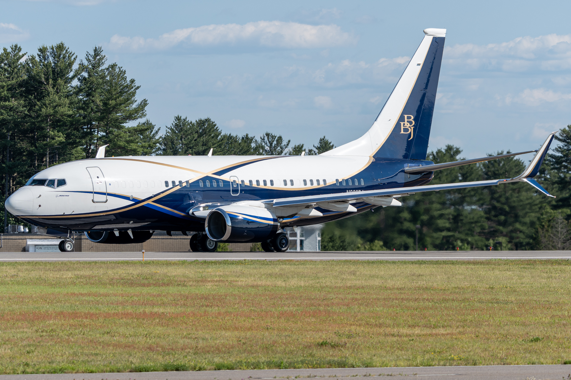 Full size: Boeing Boeing 737-700BBJ N839BA at Manchester Airport