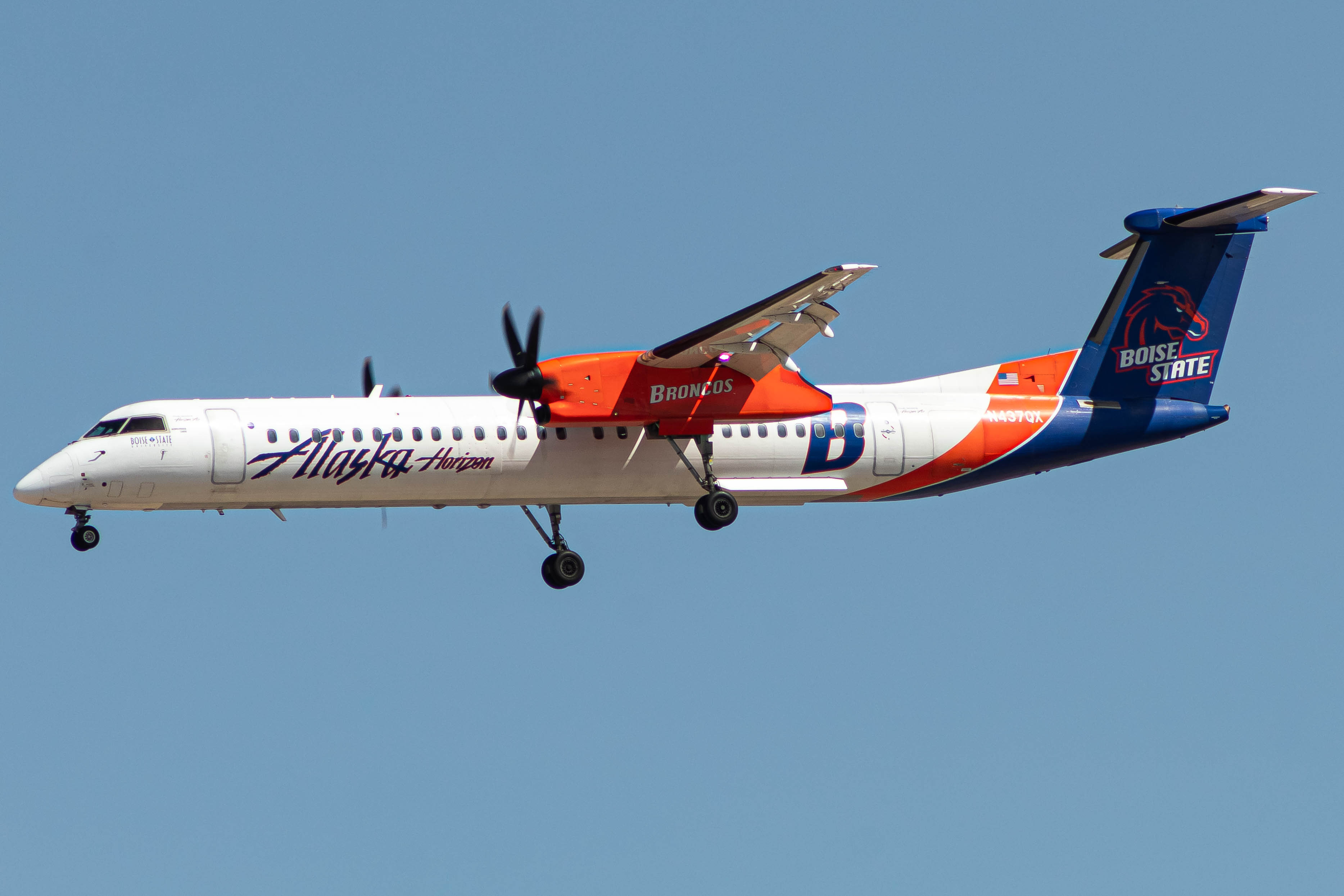 Full size: Horizon Air De Havilland DHC-8 N437QX at Boise Air Terminal/Gowen Field