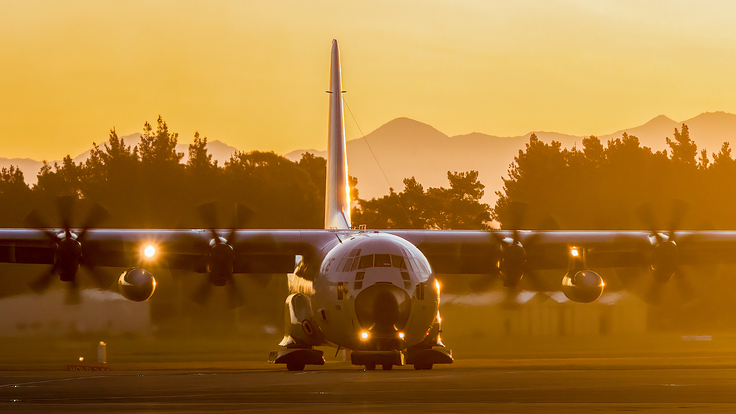 Full size: USAF - United States Air Force Lockheed LC-130H Hercules 76-3301 at Christchurch International Airport
