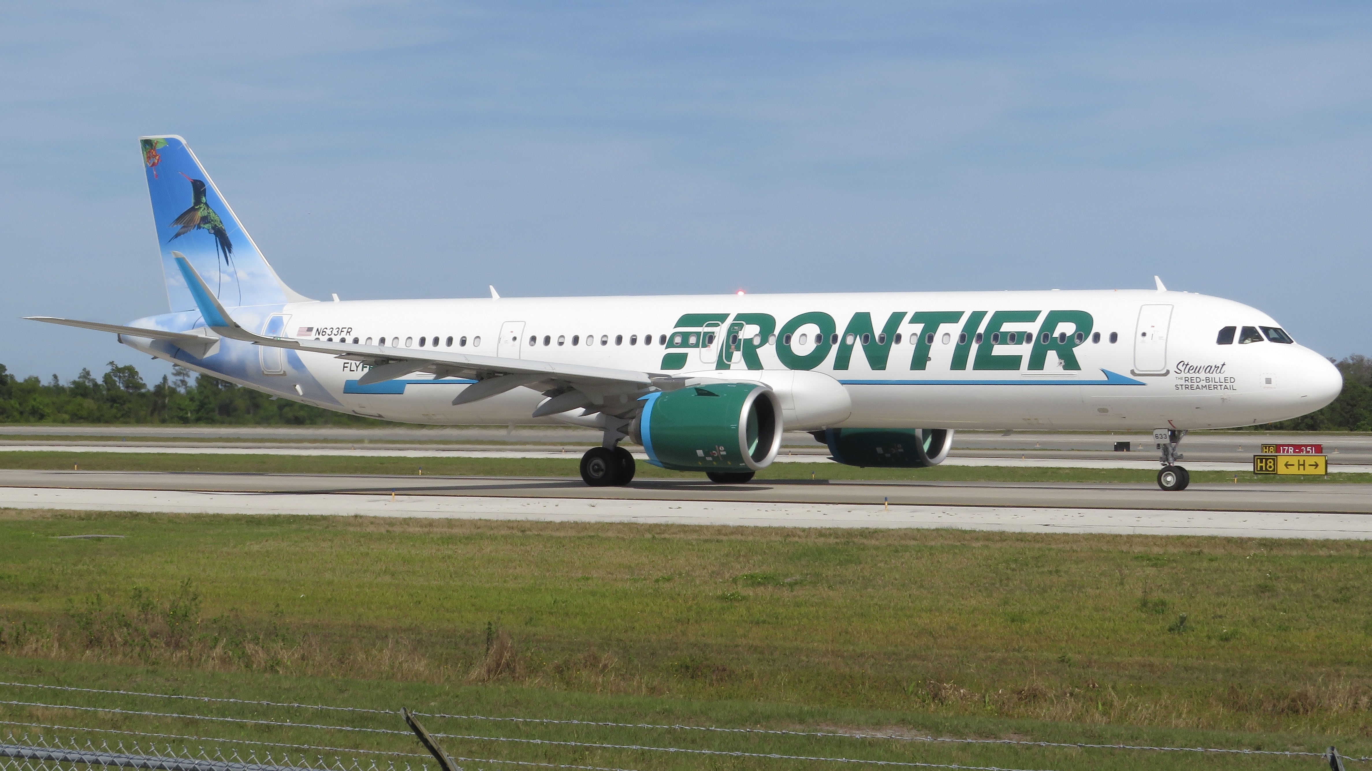 Full size: Frontier Airlines Airbus A321NEO N633FR at Orlando International Airport