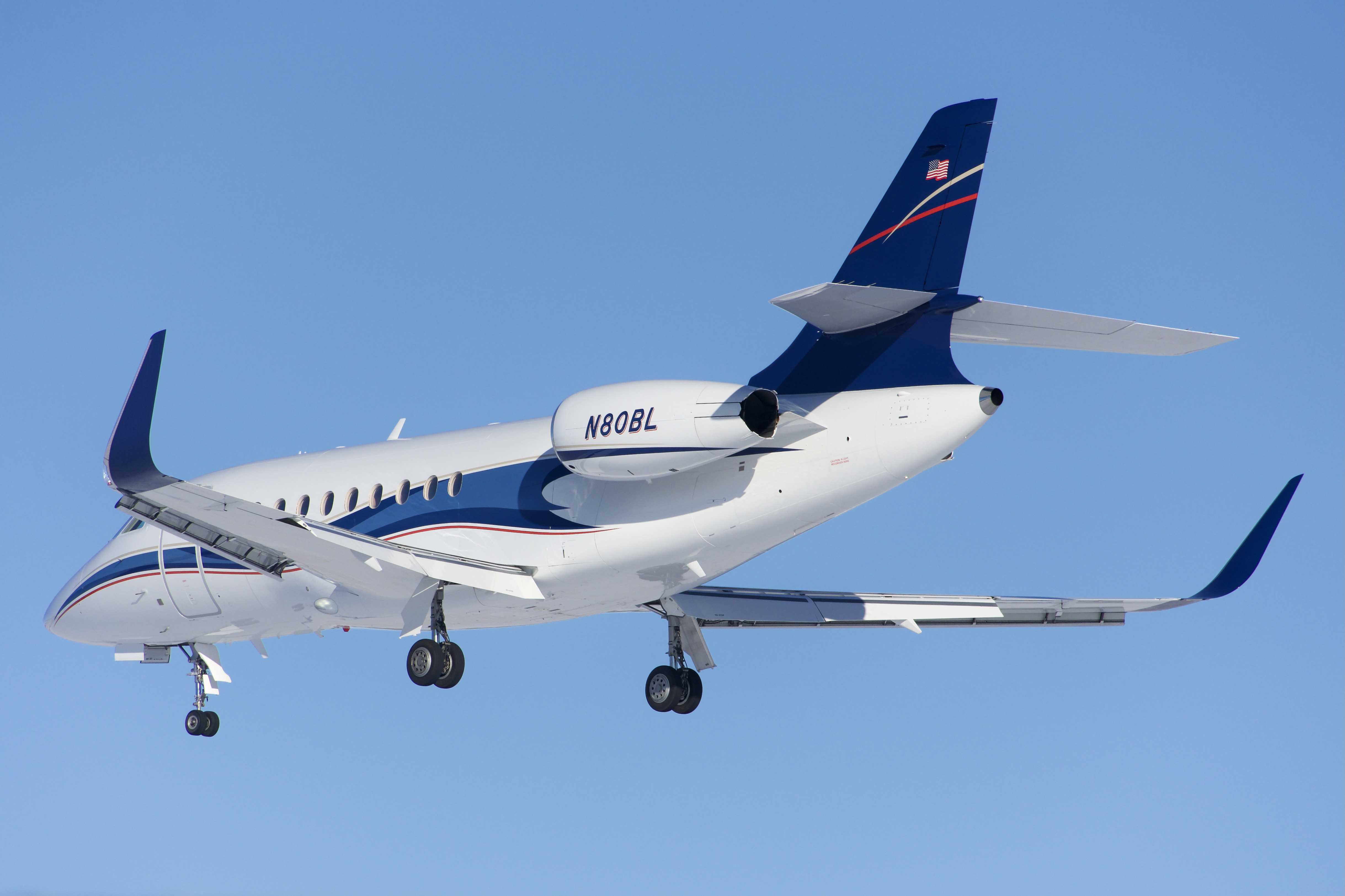 Full size: PRIVATE Dassault Falcon 2000EX N80BL at Green Bay-Austin Straubel International Airport