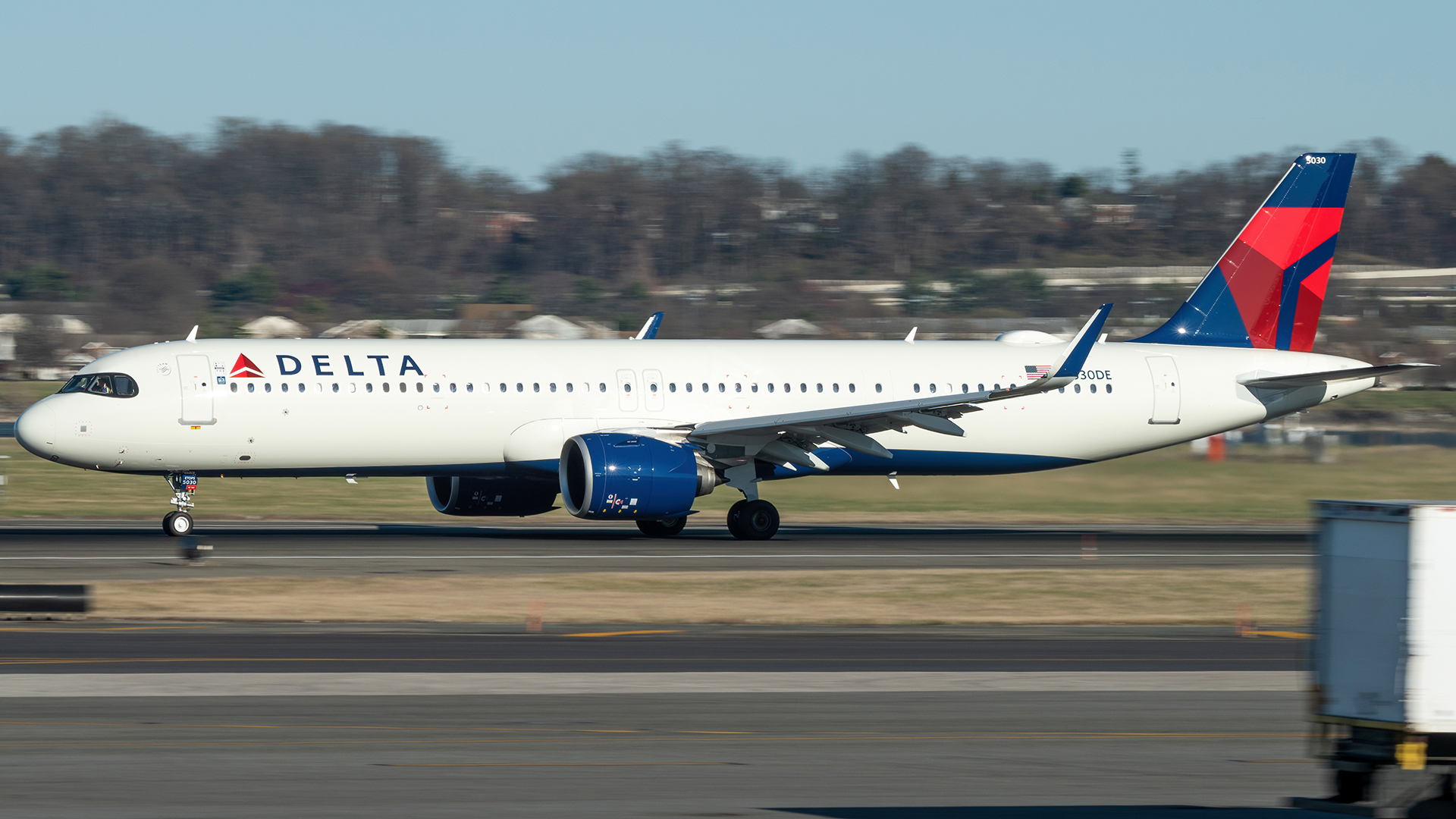 Full size: Delta Airlines Airbus A321NEO N530DE at Ronald Reagan National Airport