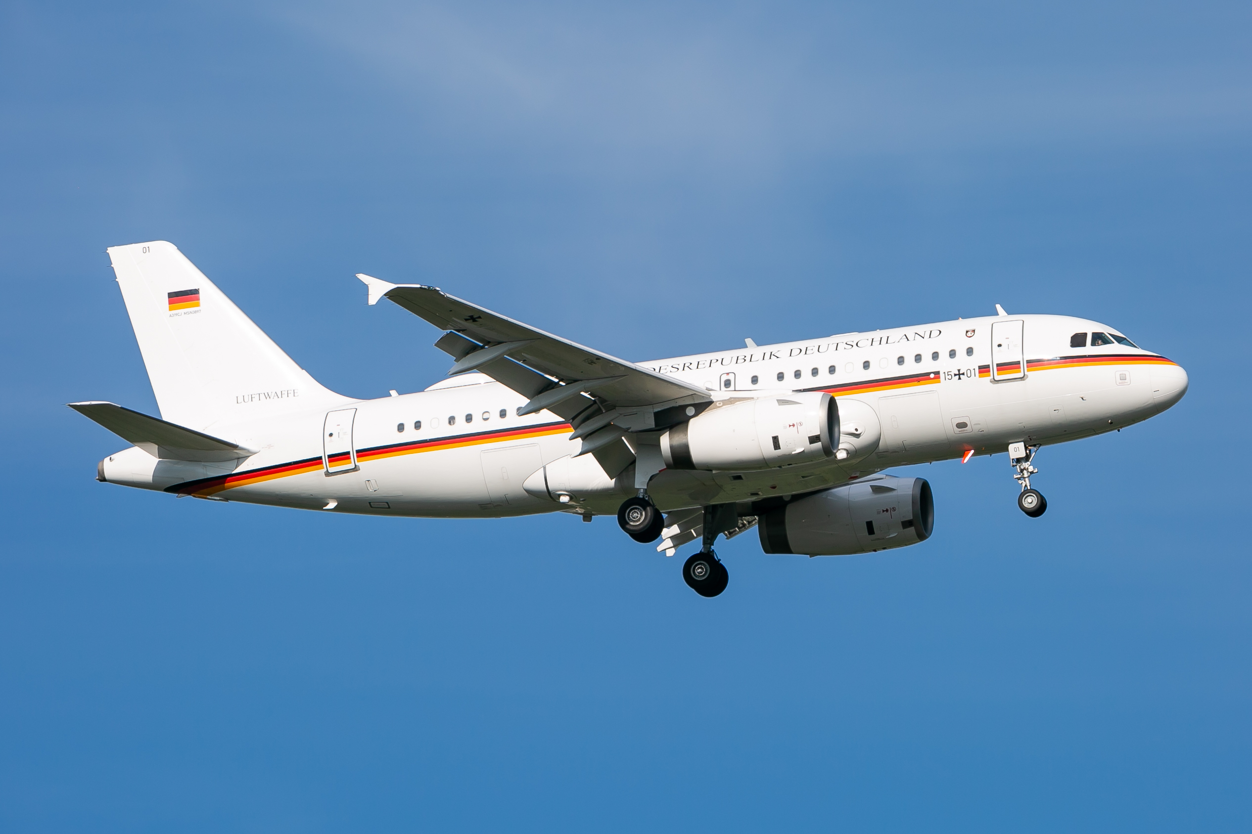 Full size: Luftwaffe Airbus A319 15+01 at Washington Dulles International Airport