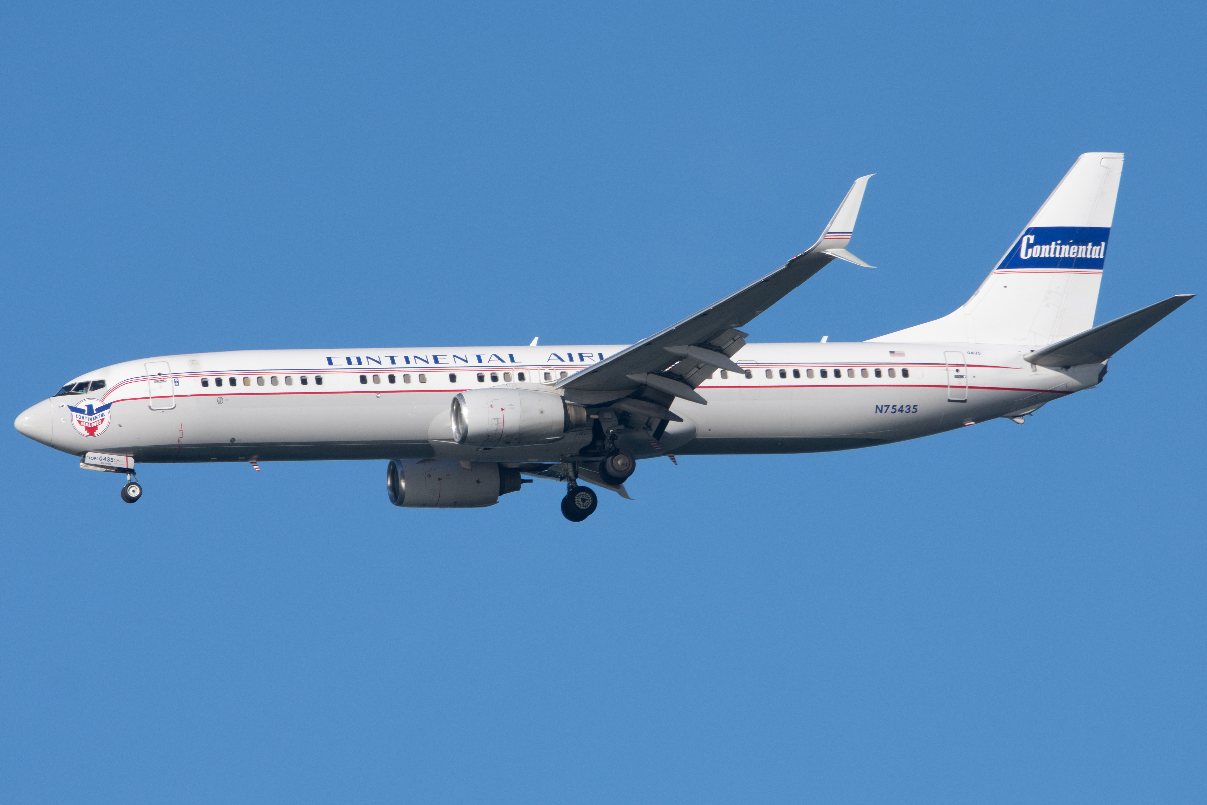 Full size: United Airlines Boeing 737-900ER N75435 at San Francisco International Airport